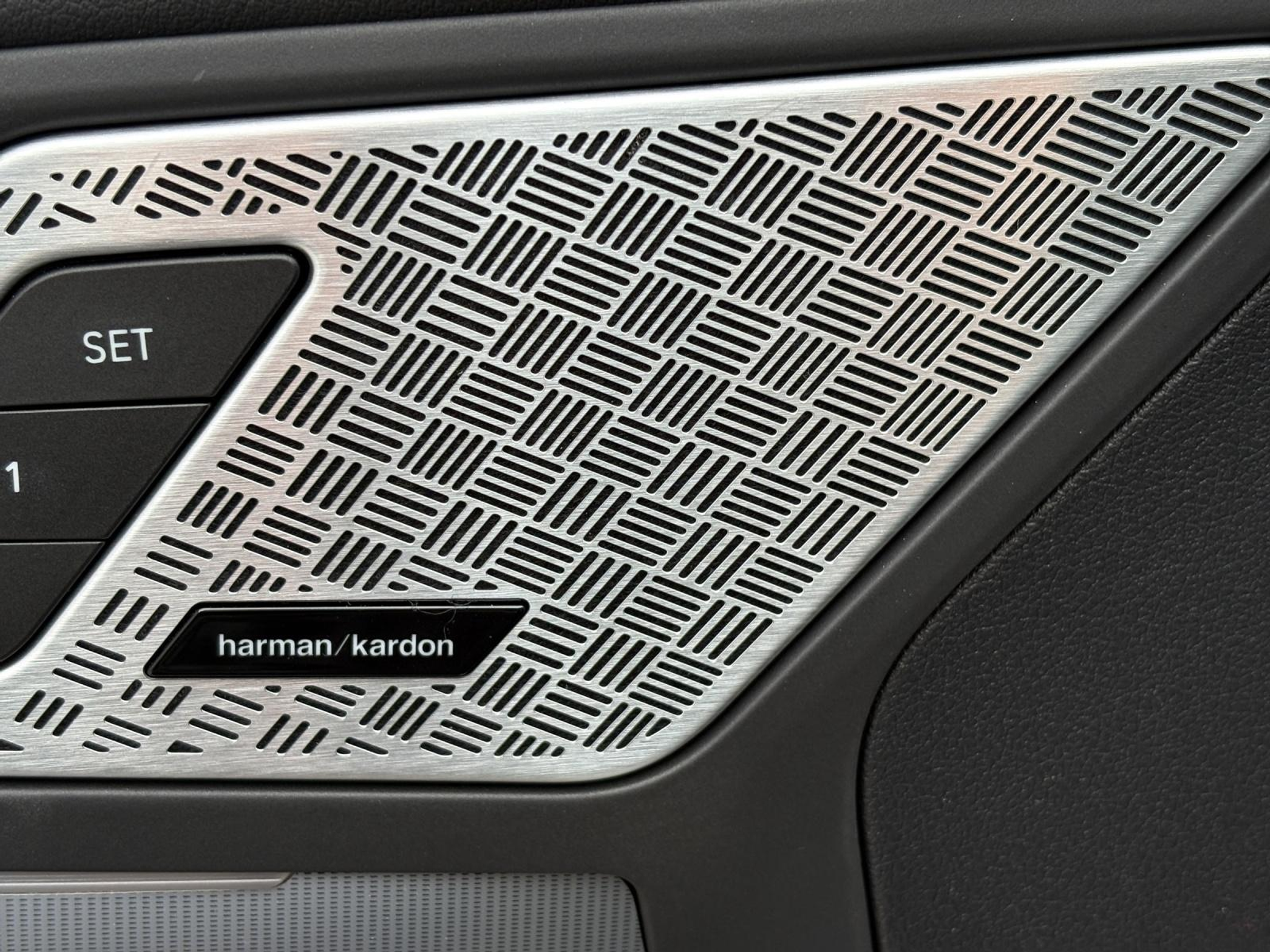 listing desktop thumbnail image 19