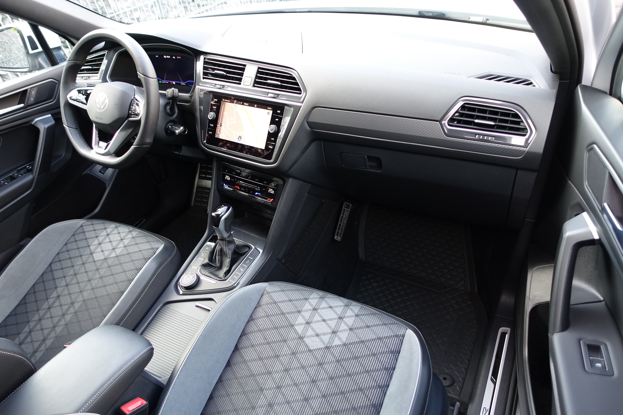 listing desktop thumbnail image 12