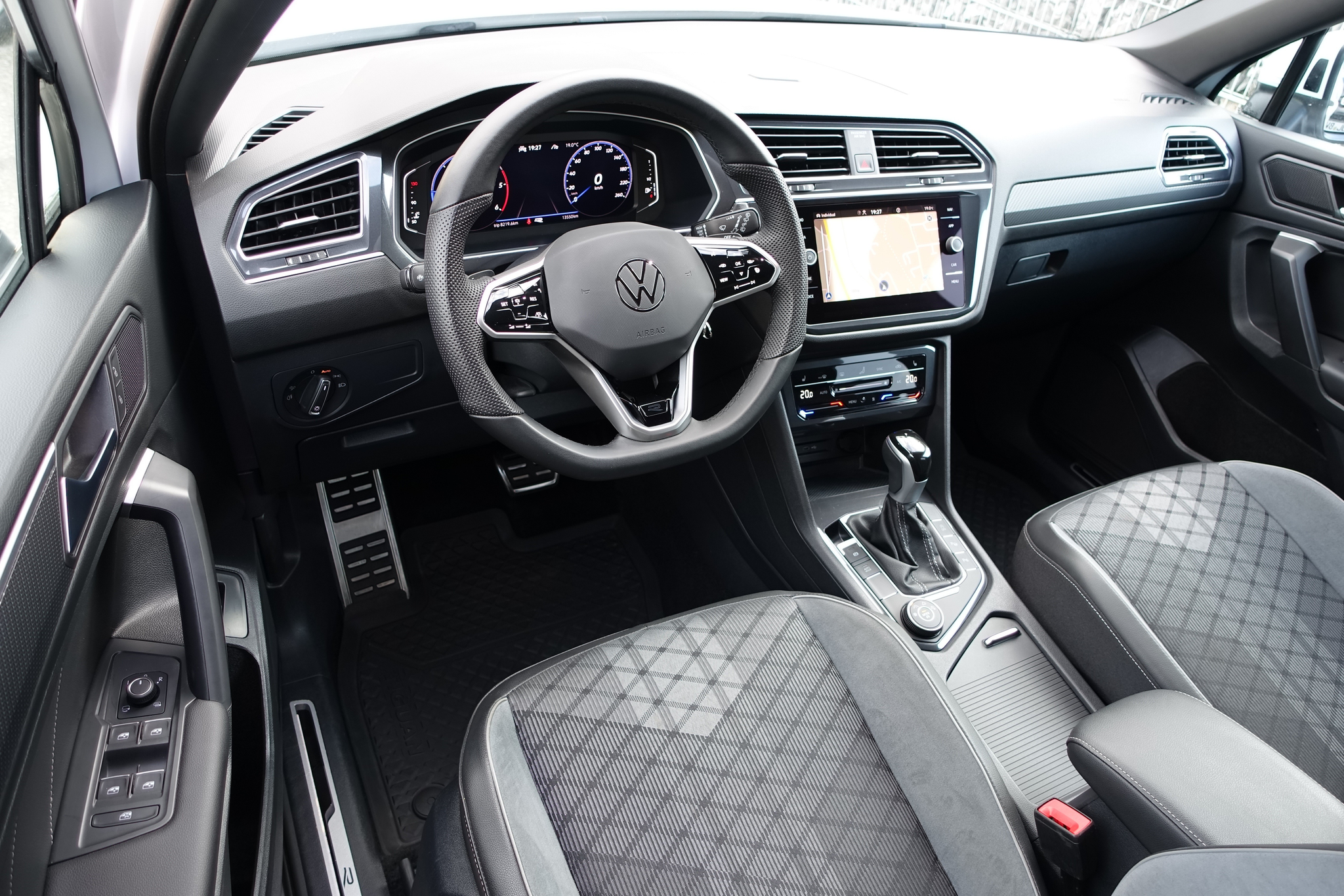 listing desktop thumbnail image 11