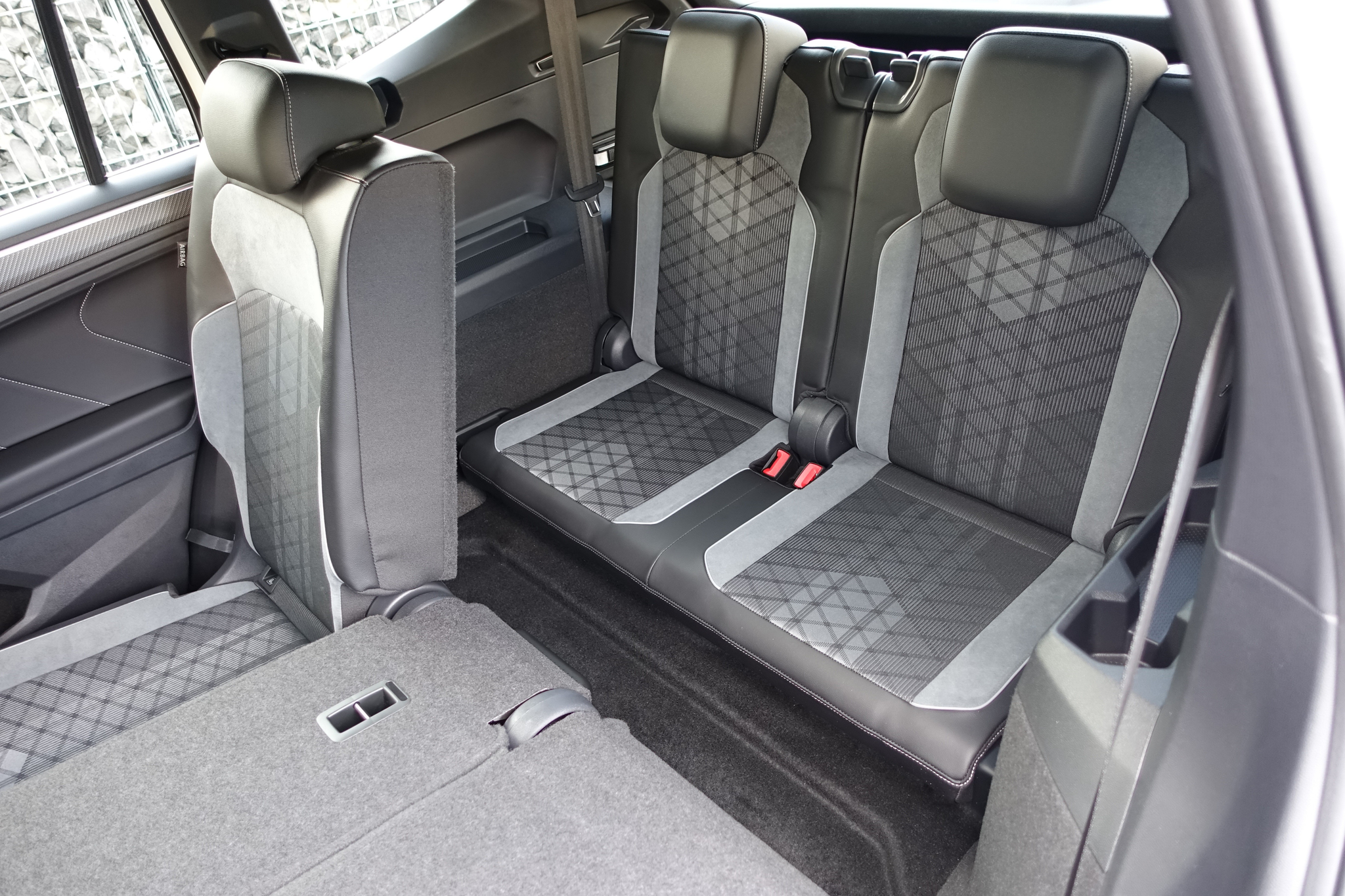 listing desktop thumbnail image 16