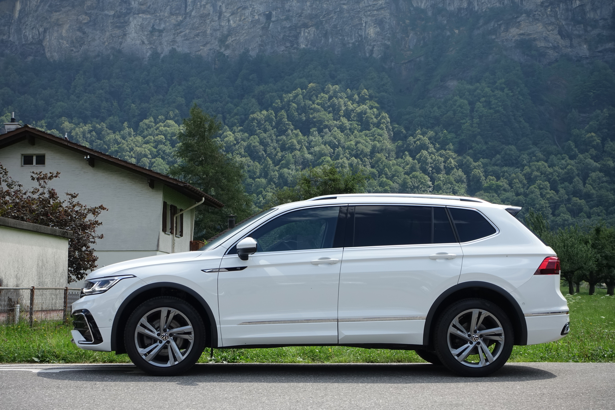 listing desktop thumbnail image 3