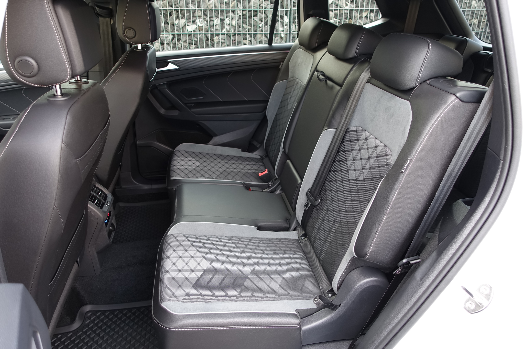 listing desktop thumbnail image 15