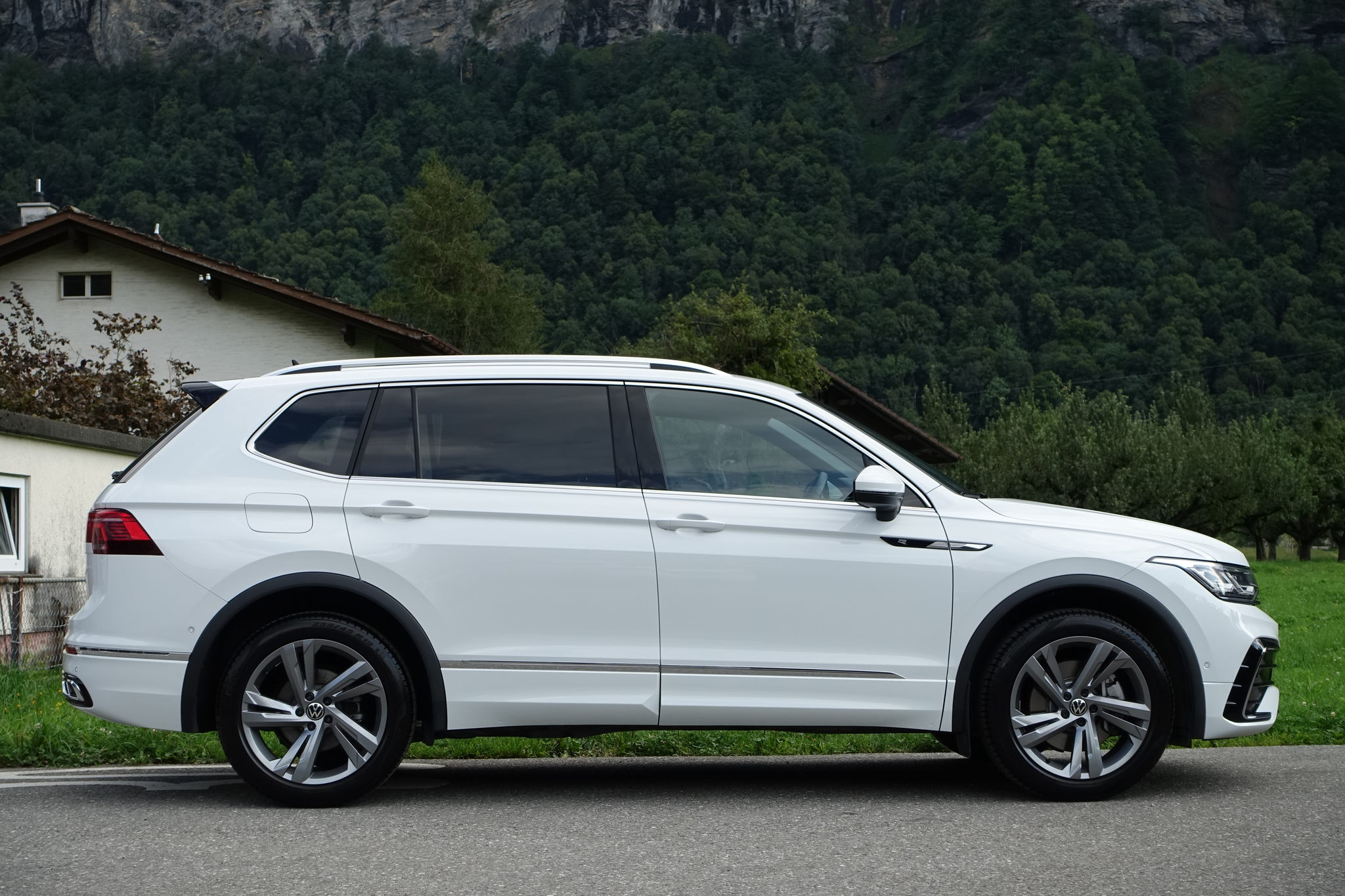 listing desktop thumbnail image 4