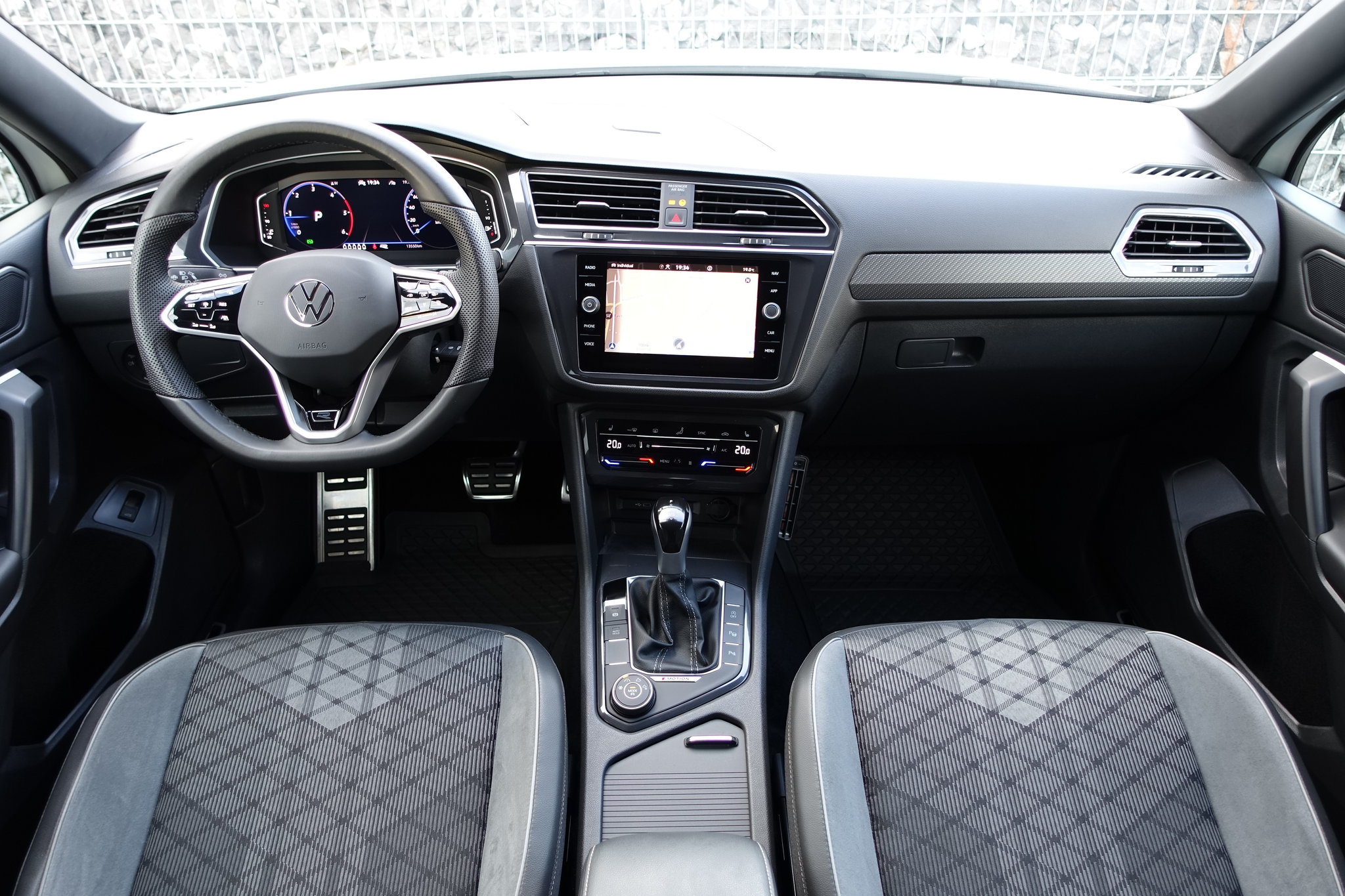 listing desktop thumbnail image 17