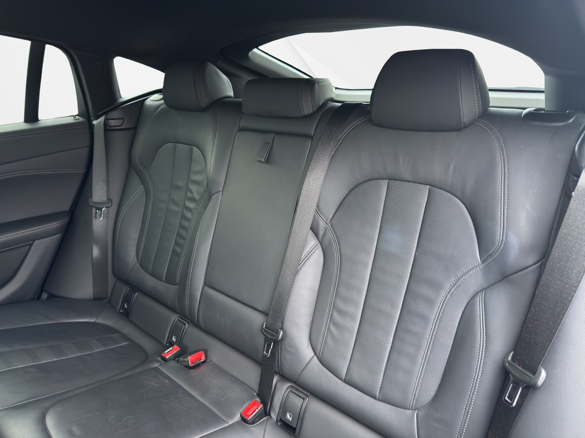 listing desktop thumbnail image 18