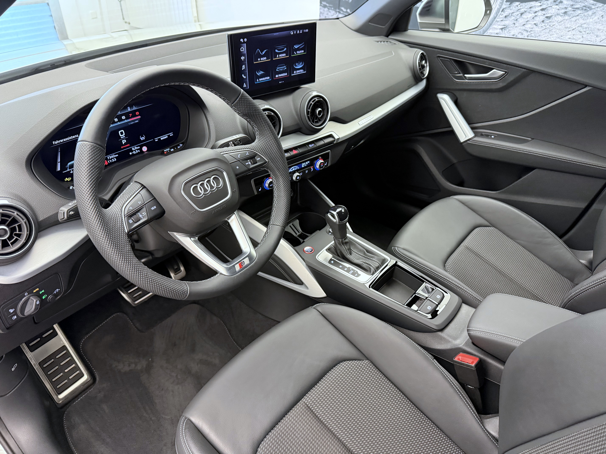 listing desktop thumbnail image 6