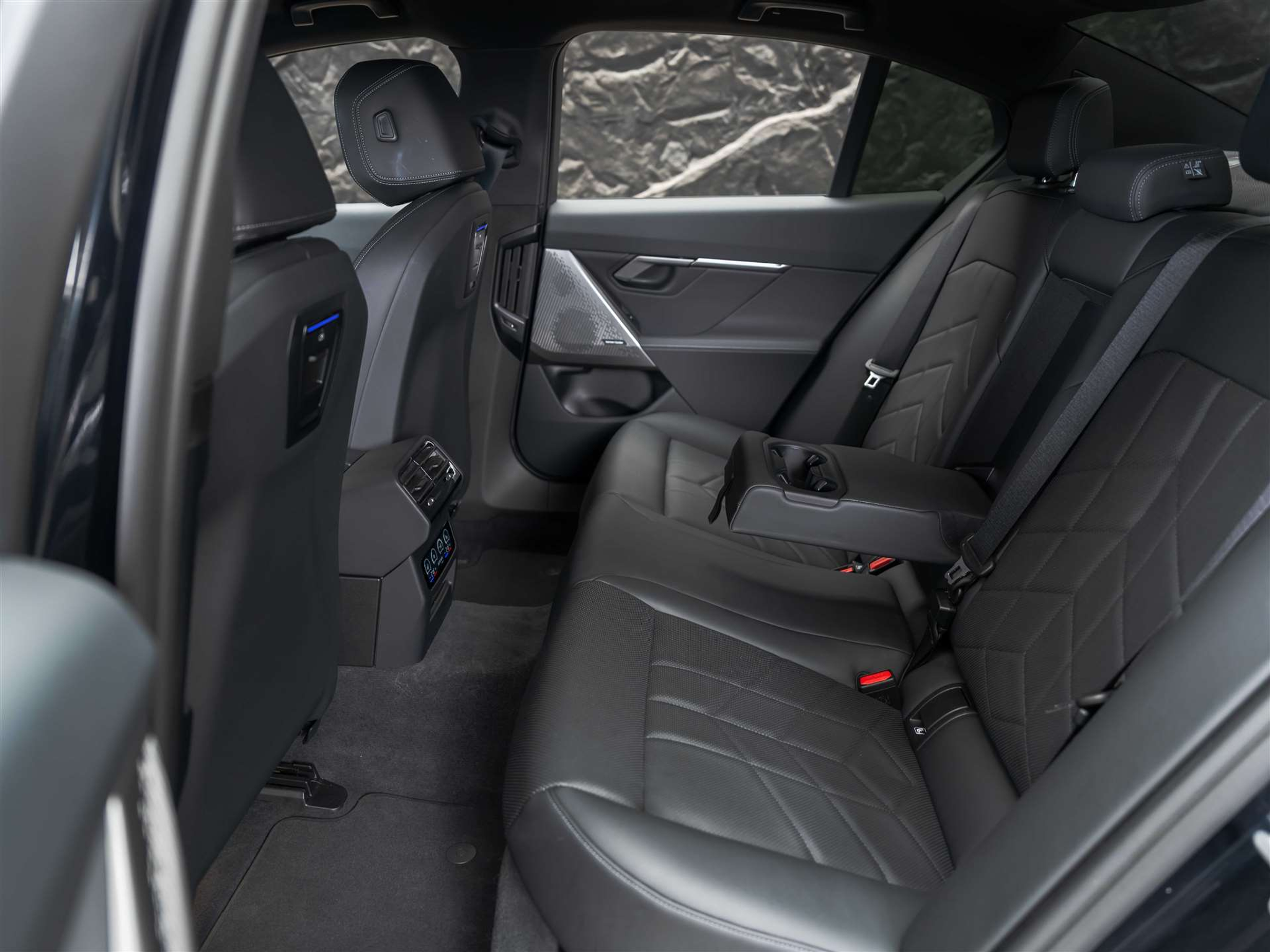 listing desktop thumbnail image 12