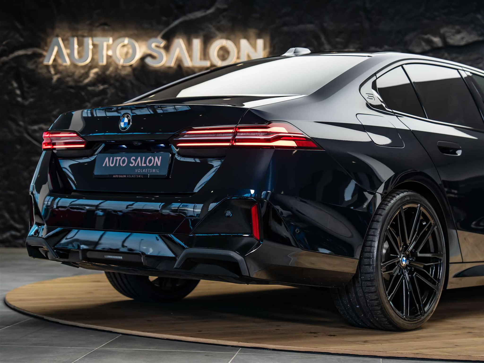 listing desktop thumbnail image 16