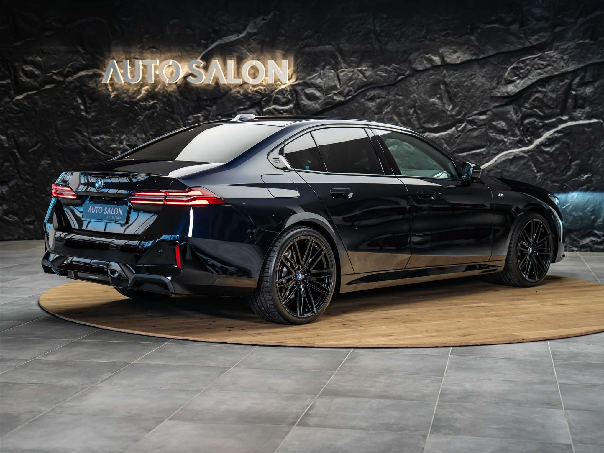 listing desktop thumbnail image 4