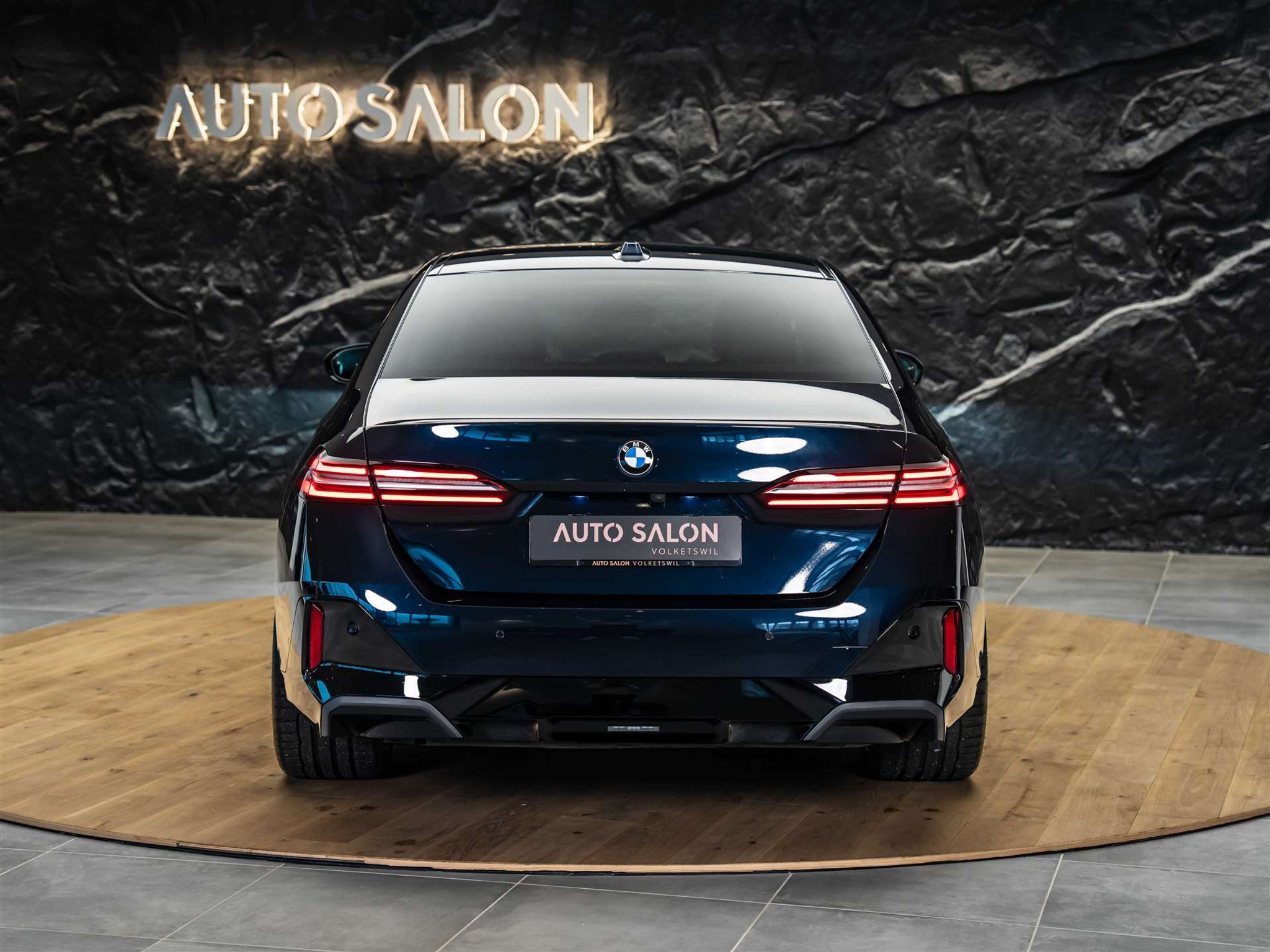 listing desktop thumbnail image 3