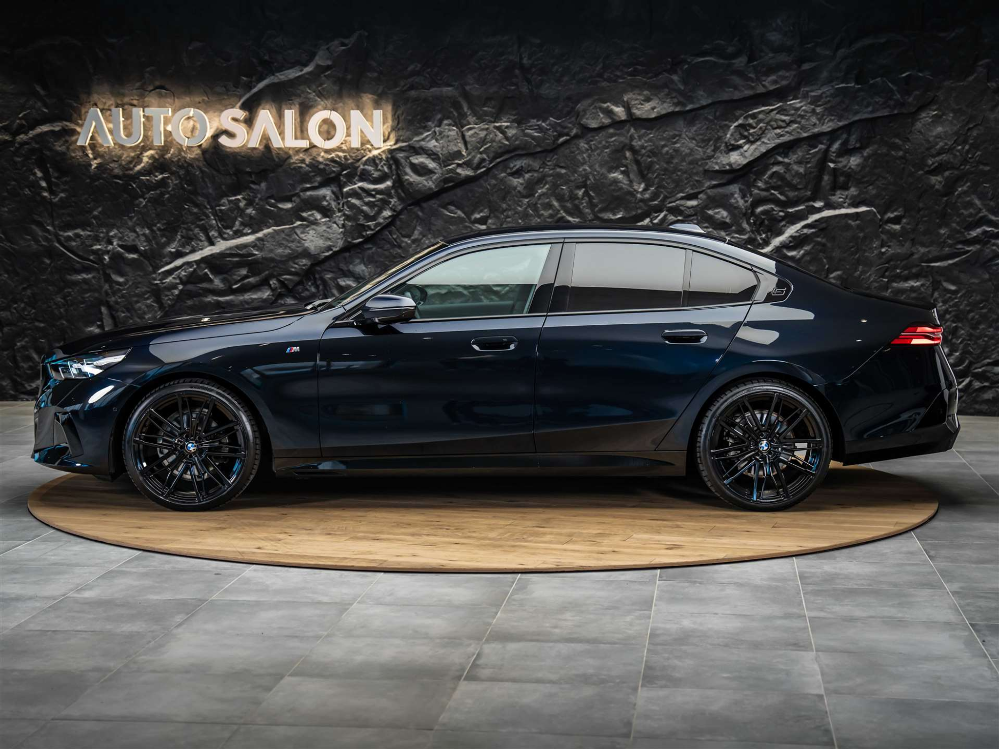 listing desktop thumbnail image 1