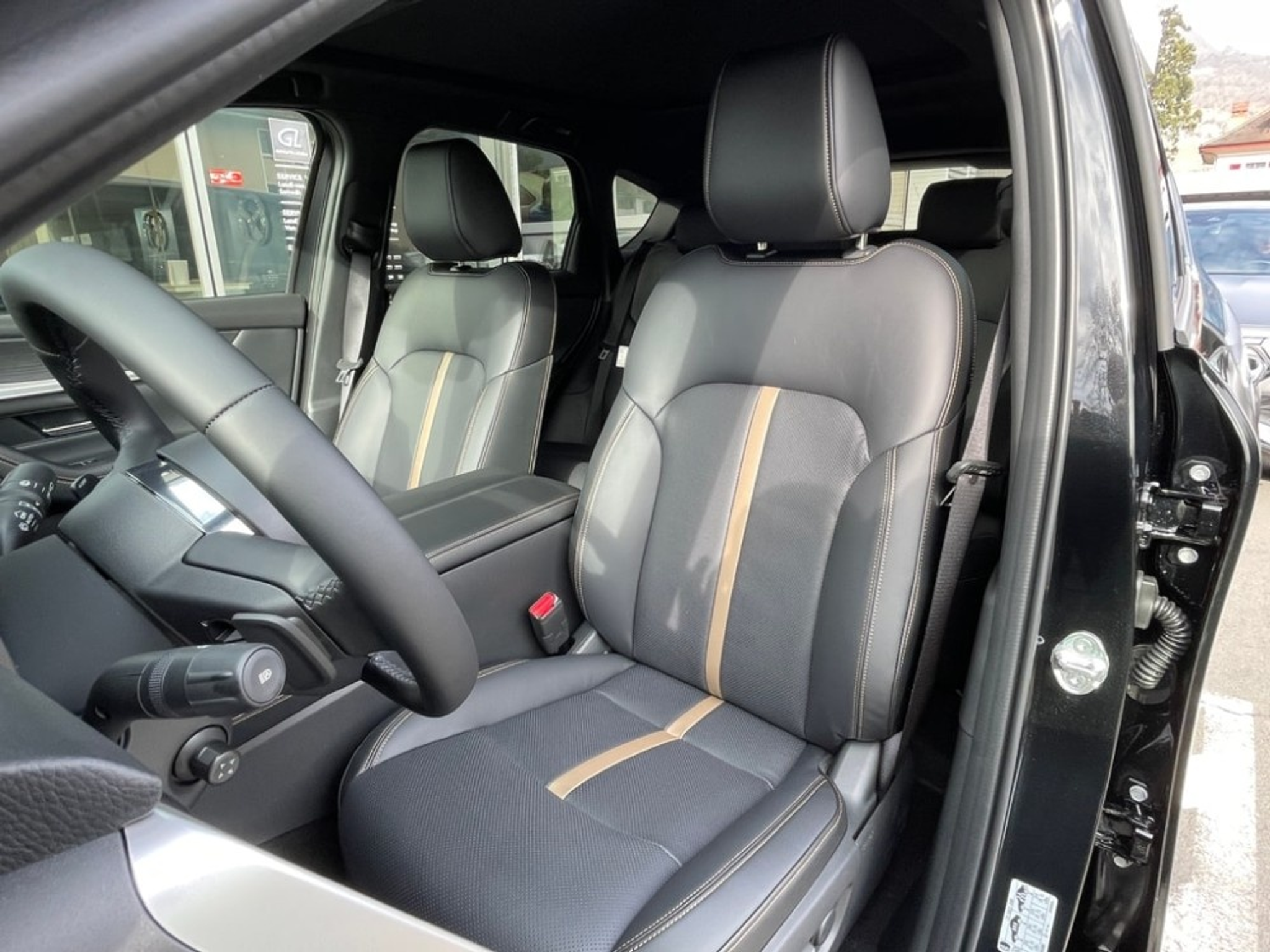 listing desktop thumbnail image 9