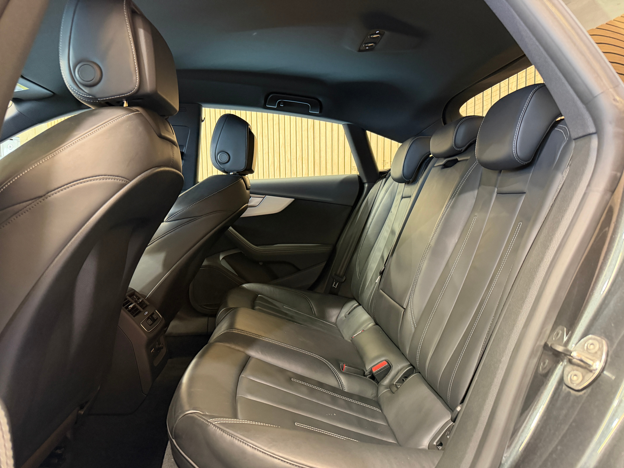 listing desktop thumbnail image 18