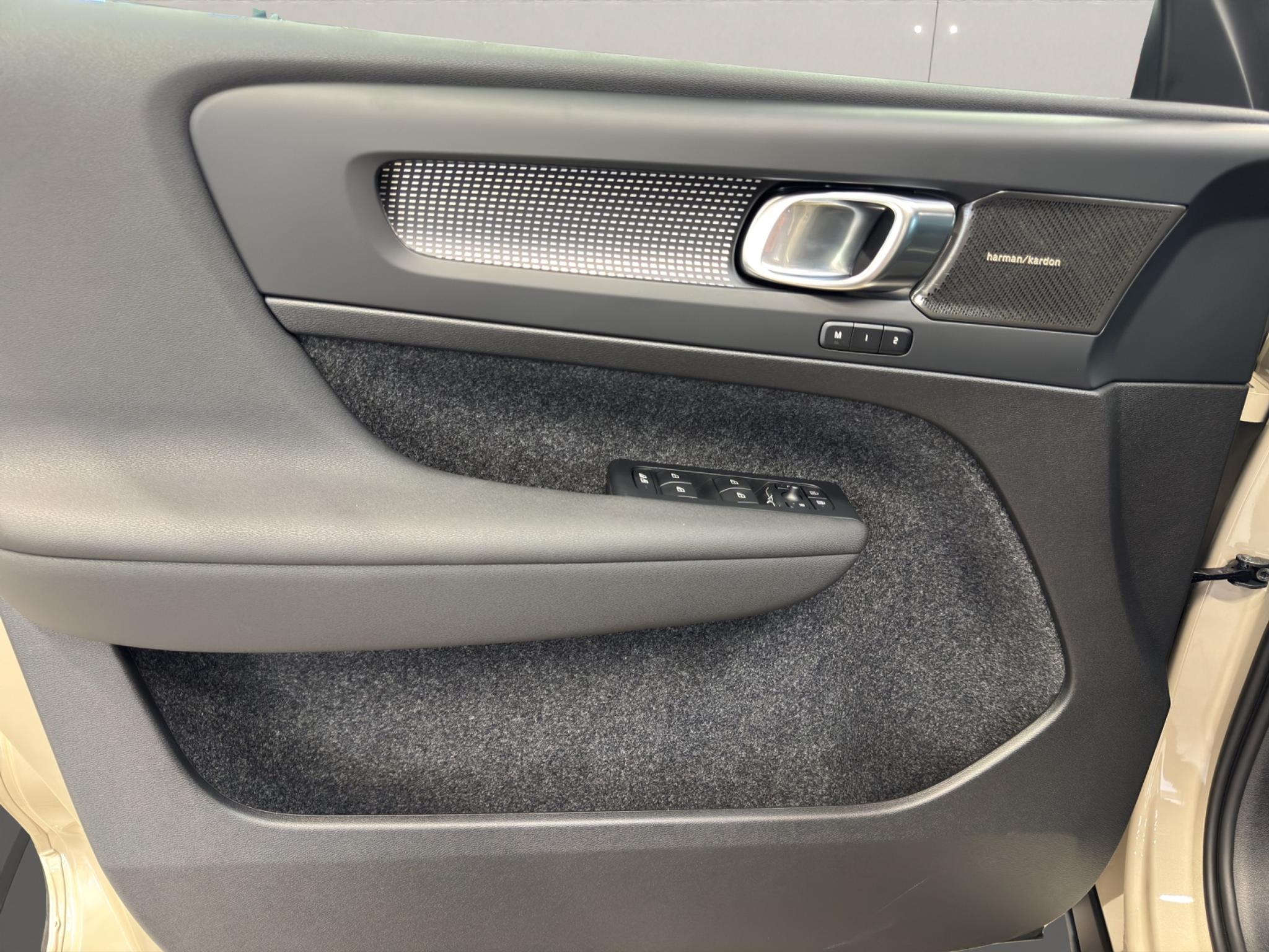 listing desktop thumbnail image 12