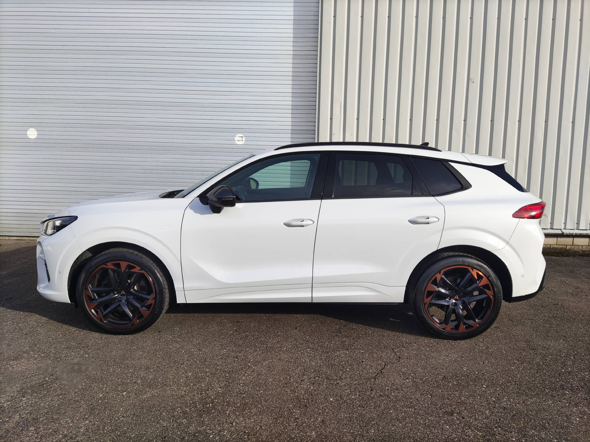 listing desktop thumbnail image 4