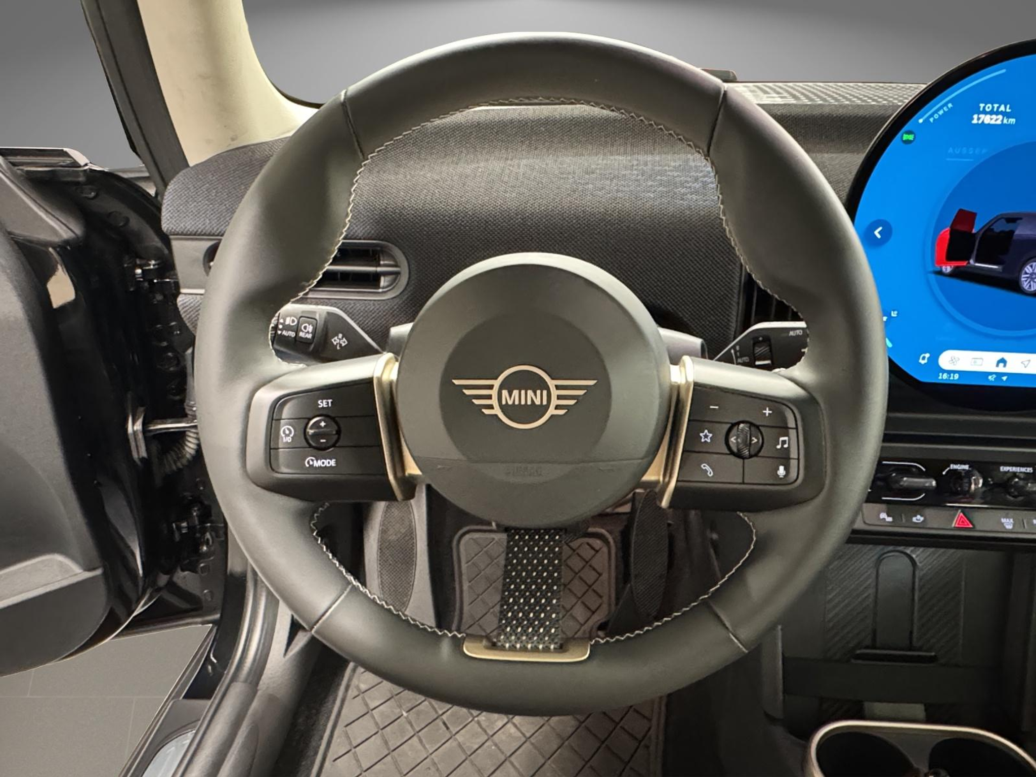 listing desktop thumbnail image 13