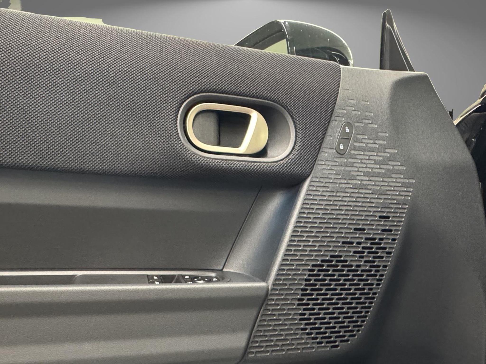 listing desktop thumbnail image 12