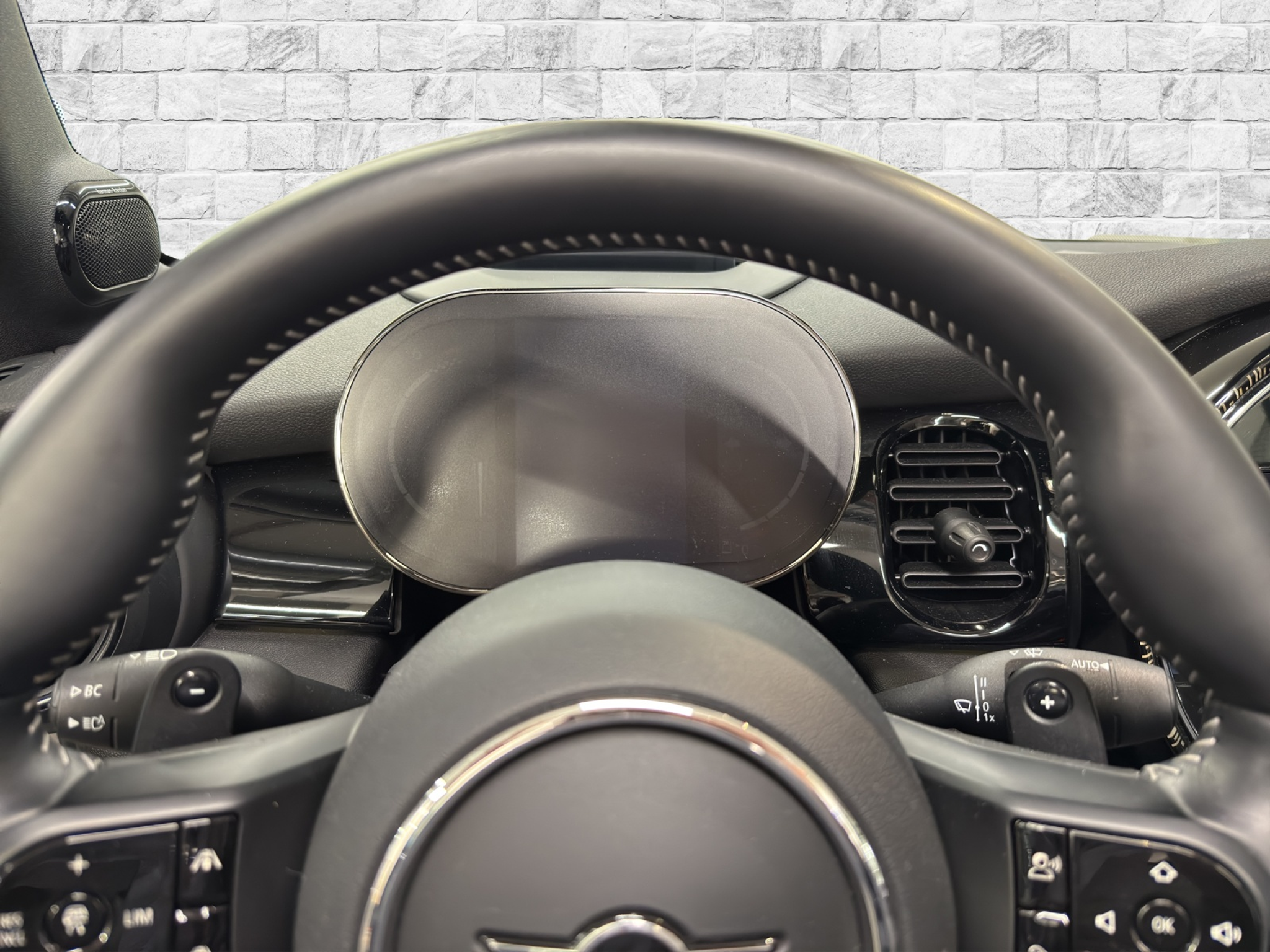 listing desktop thumbnail image 11