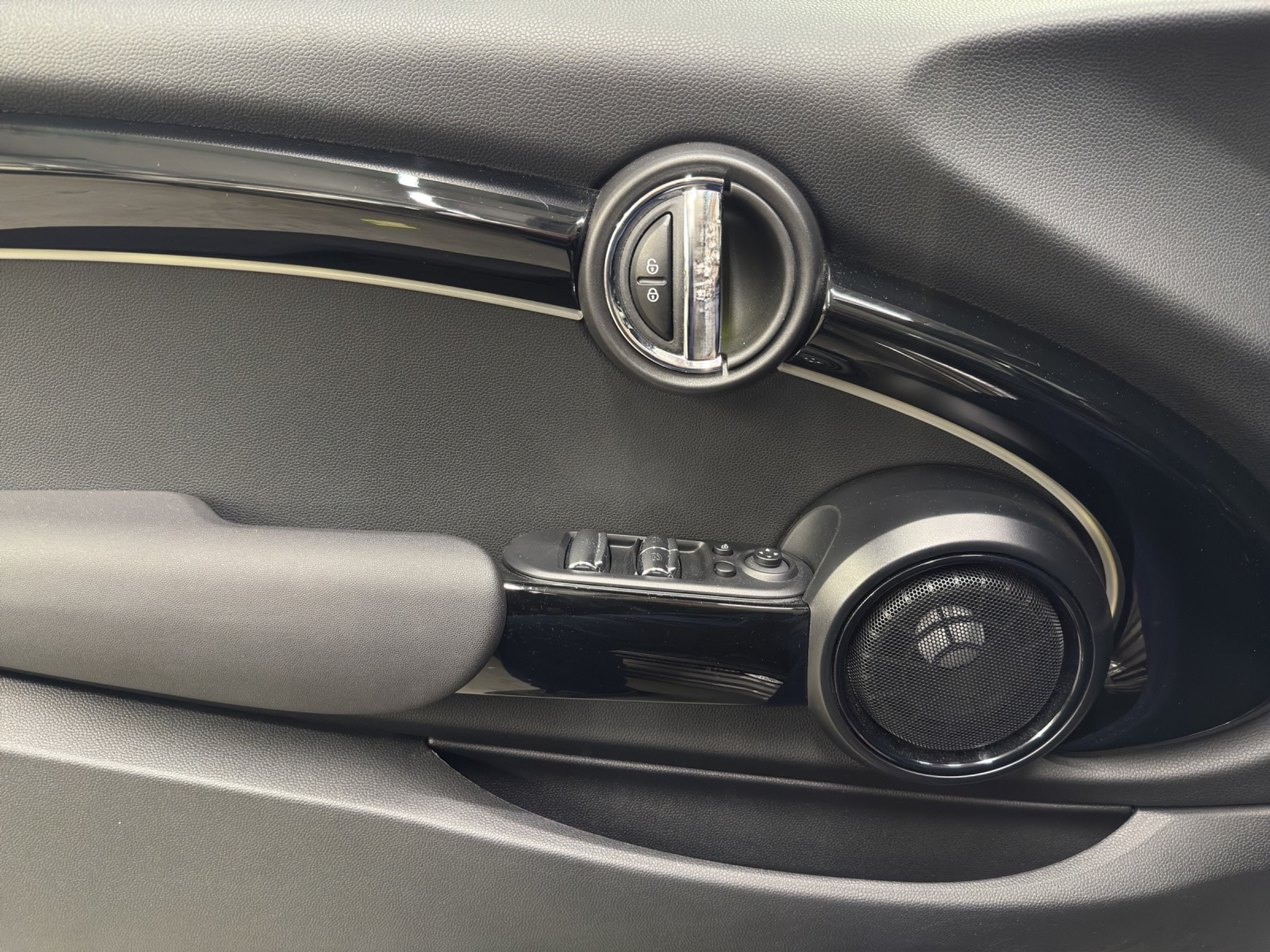 listing desktop thumbnail image 12