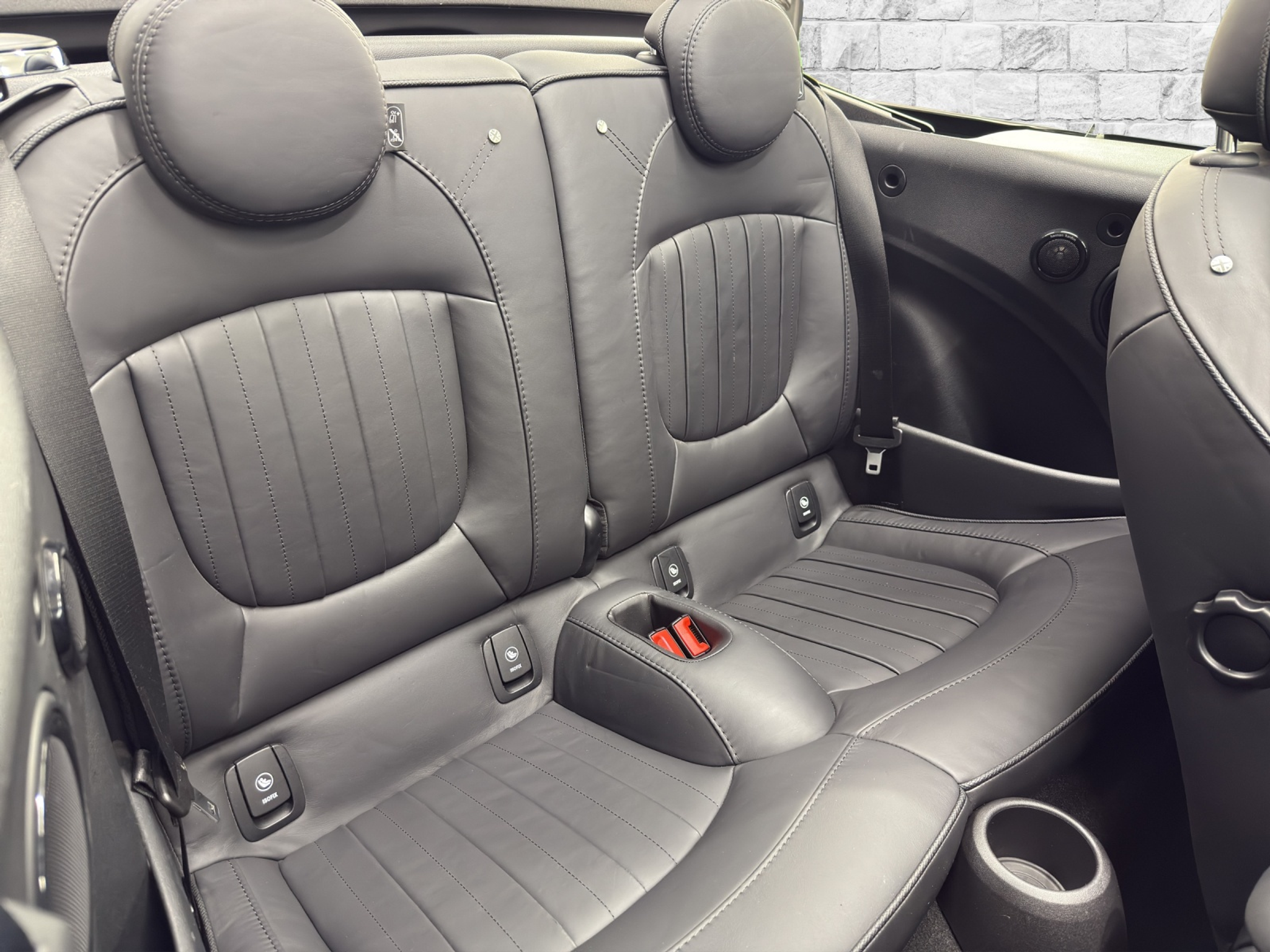 listing desktop thumbnail image 16