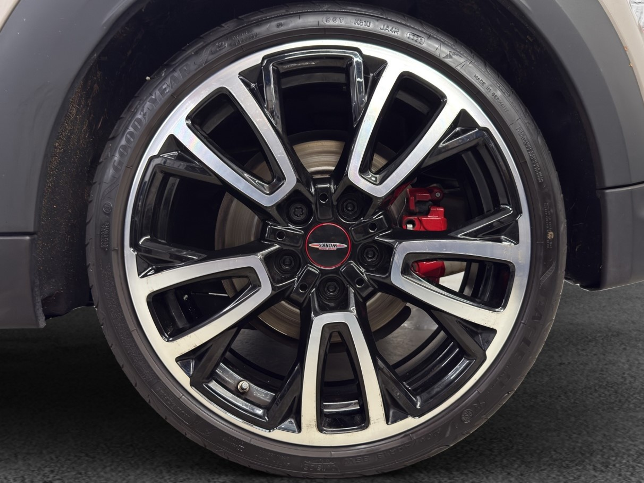 listing desktop thumbnail image 9