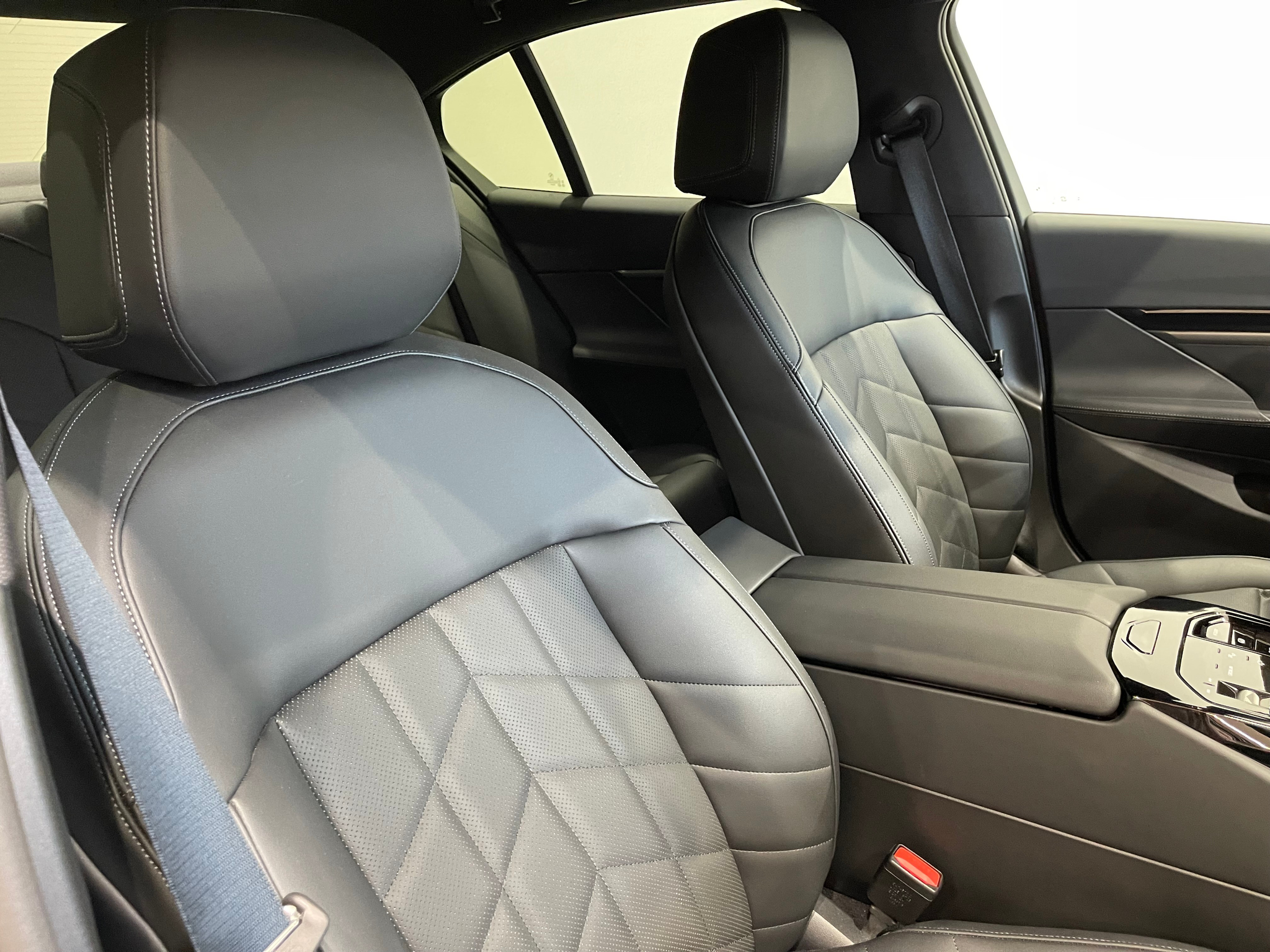 listing desktop thumbnail image 19