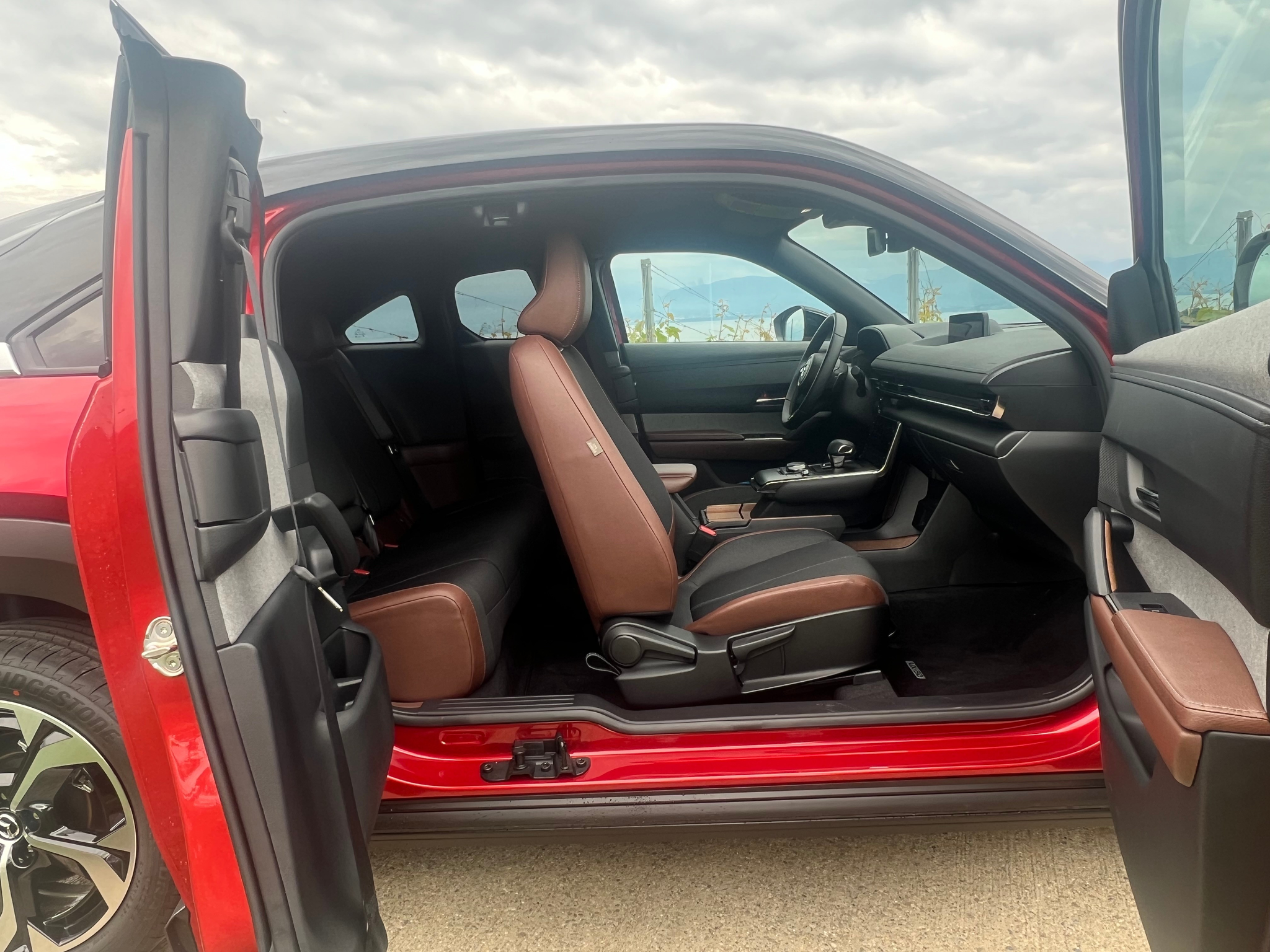 listing desktop thumbnail image 4