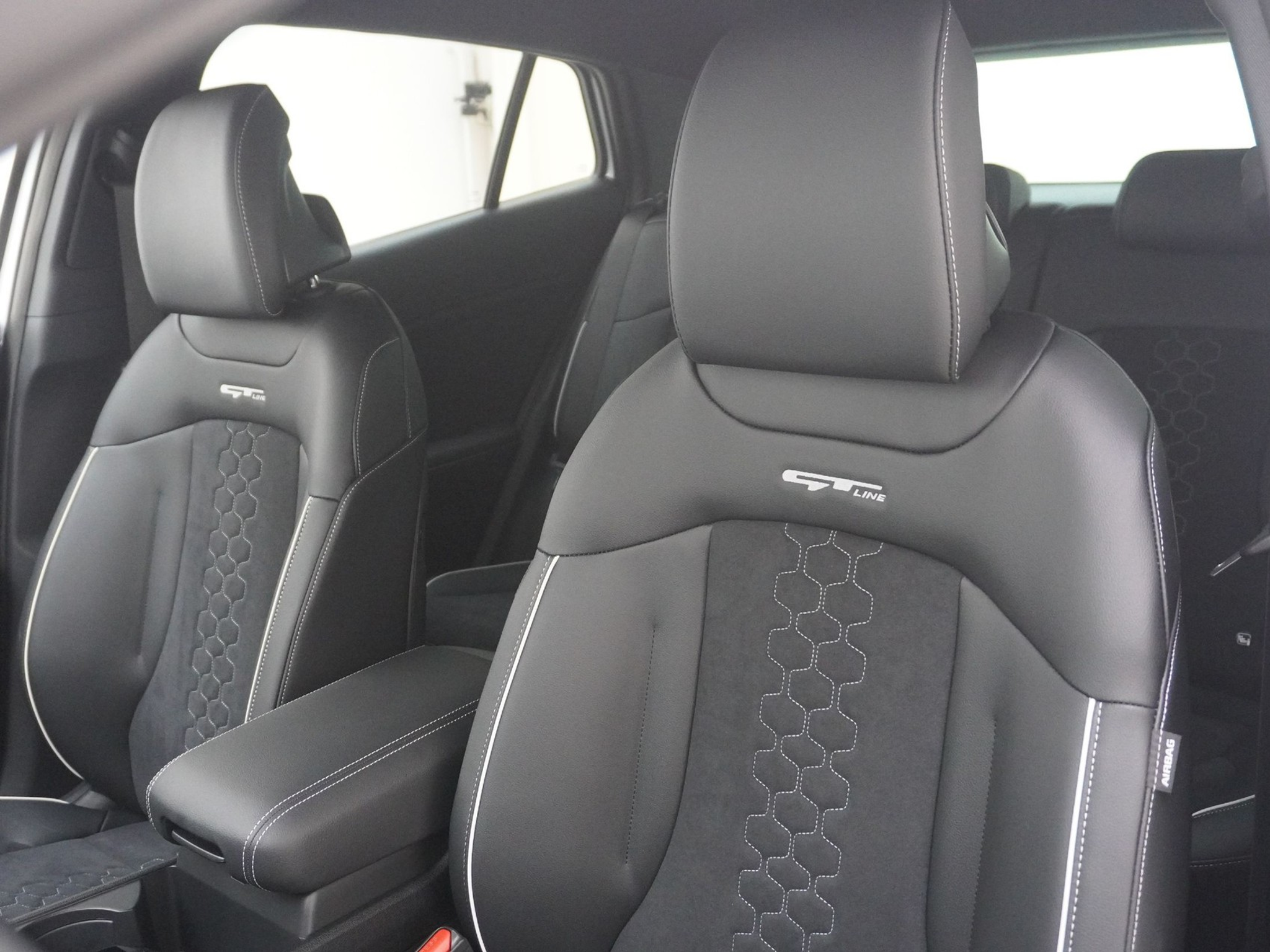 listing desktop thumbnail image 12