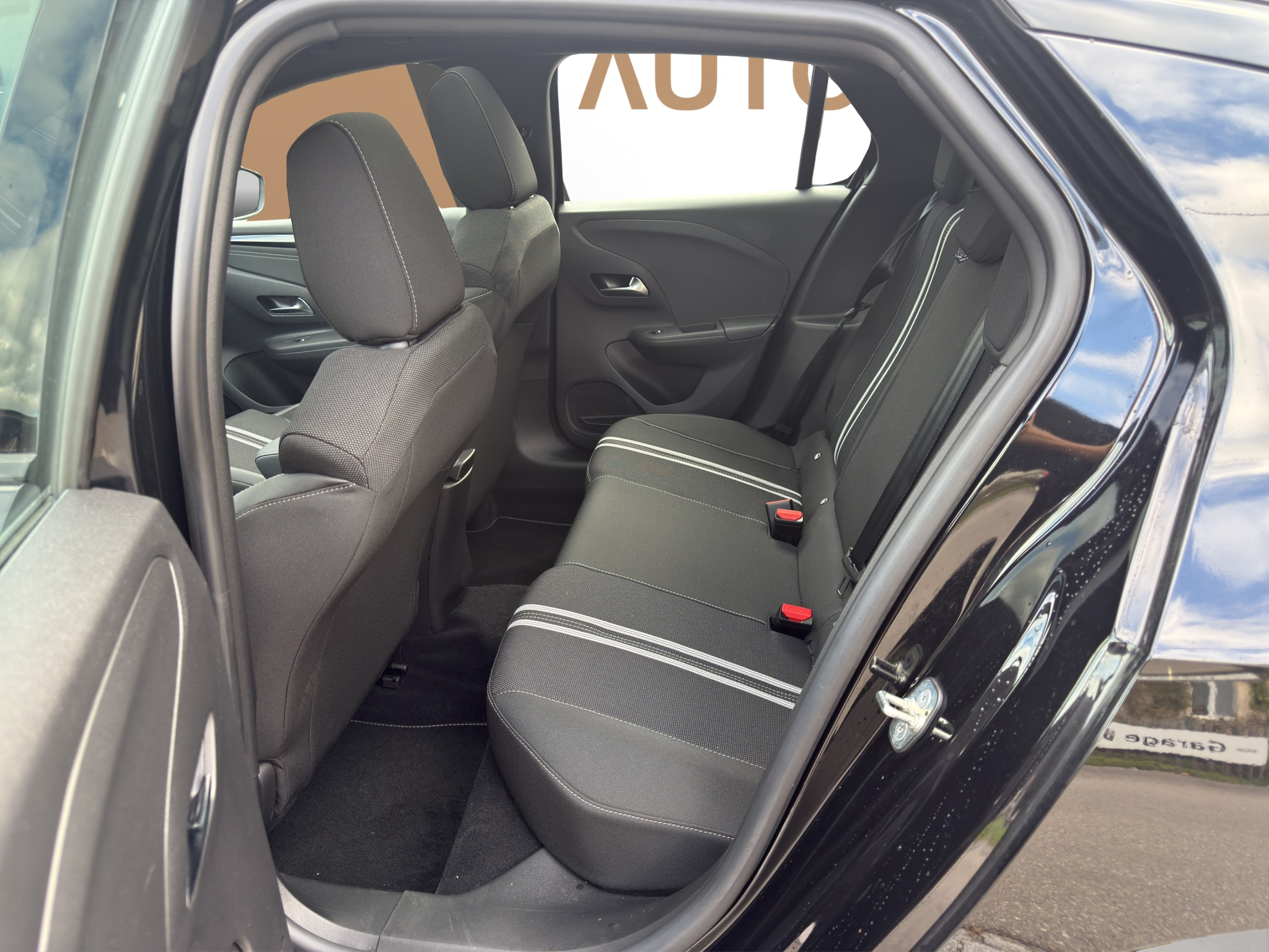 listing desktop thumbnail image 12