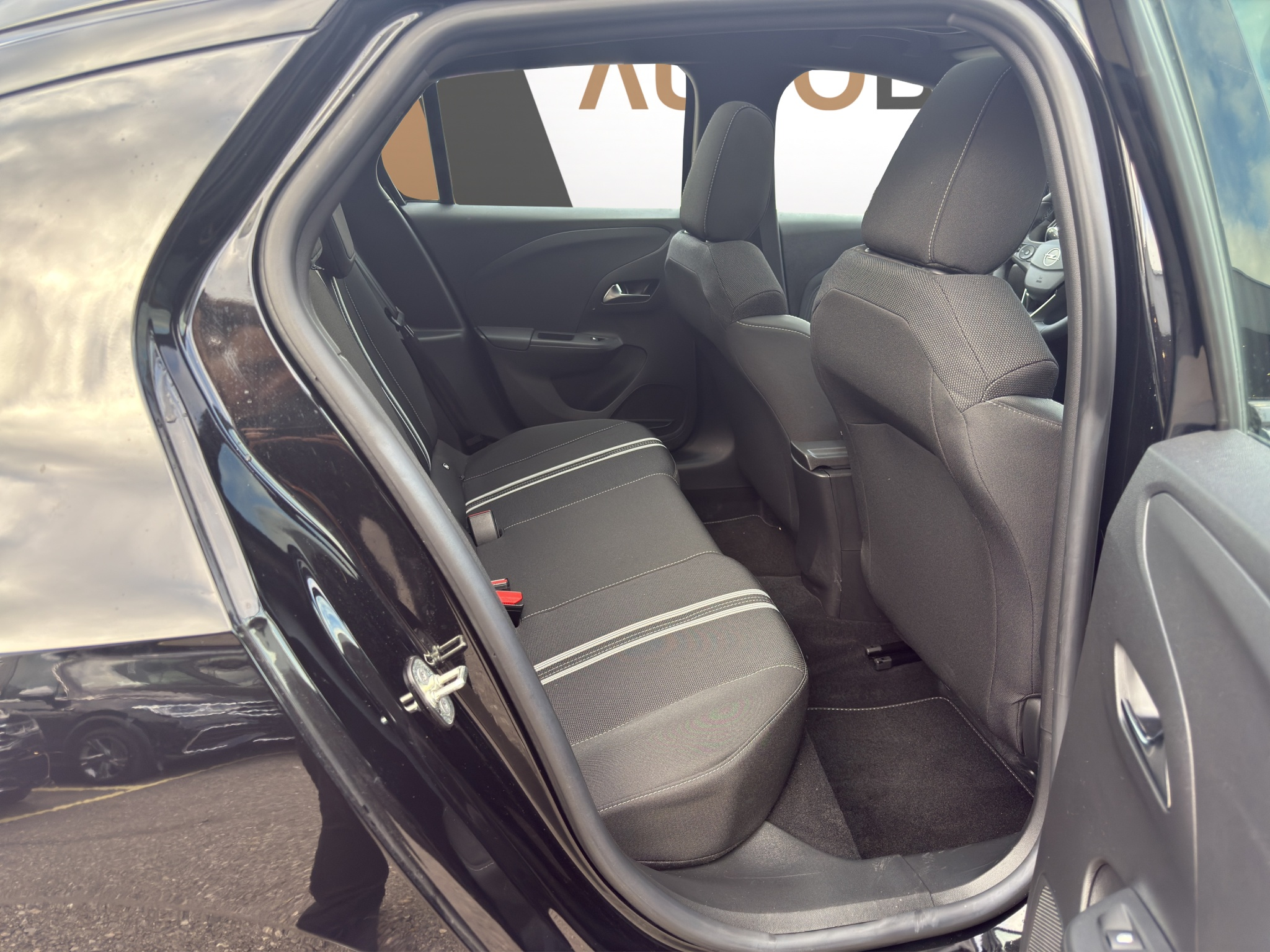 listing desktop thumbnail image 11