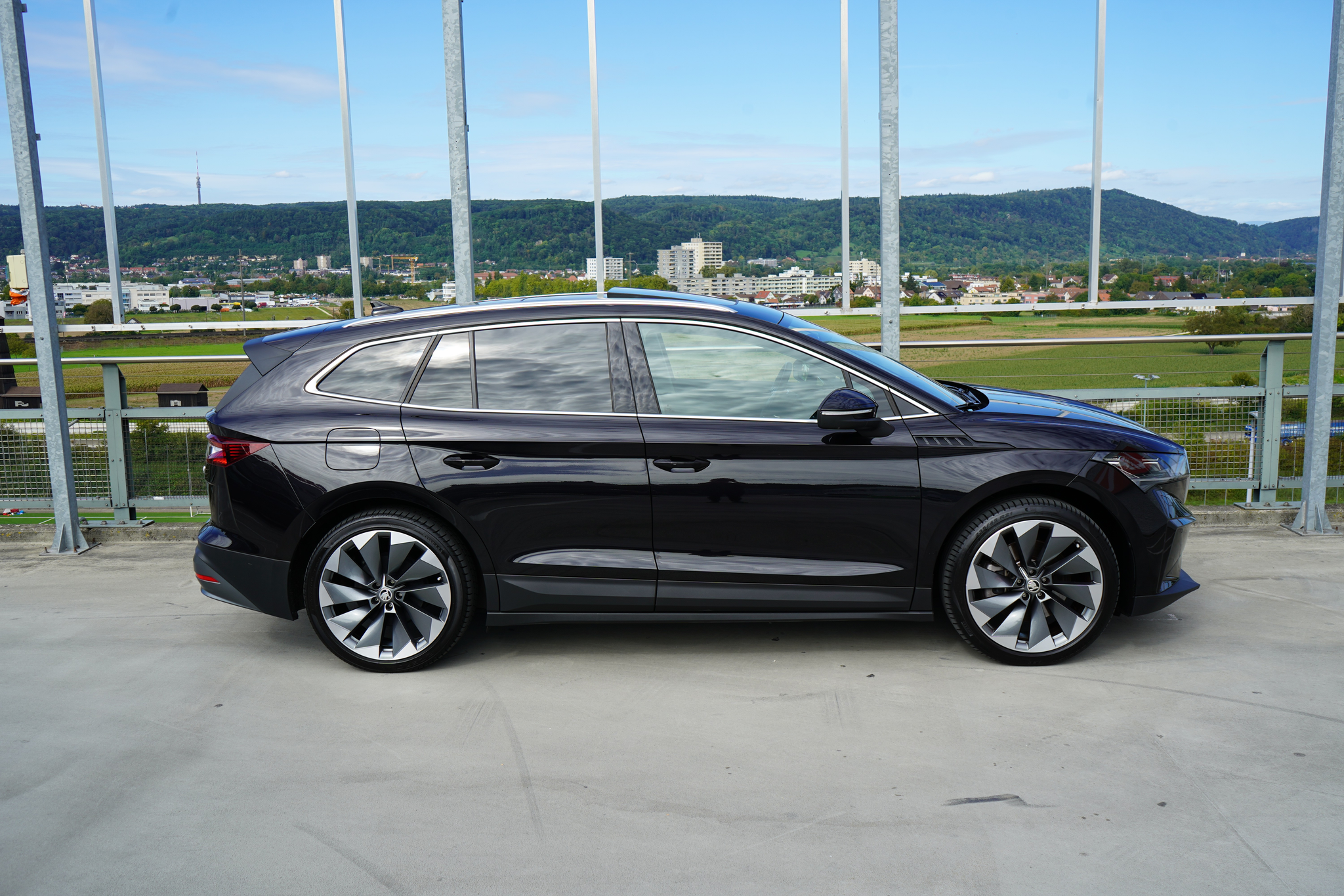 listing desktop thumbnail image 4