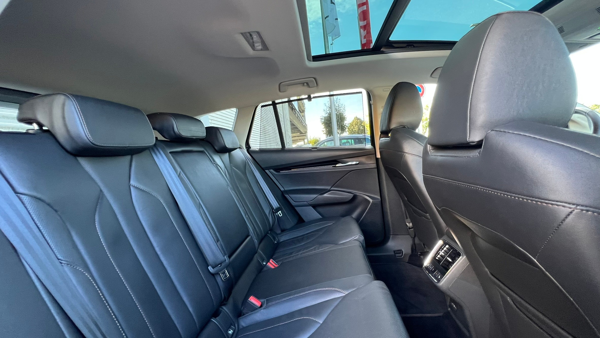 listing desktop thumbnail image 24