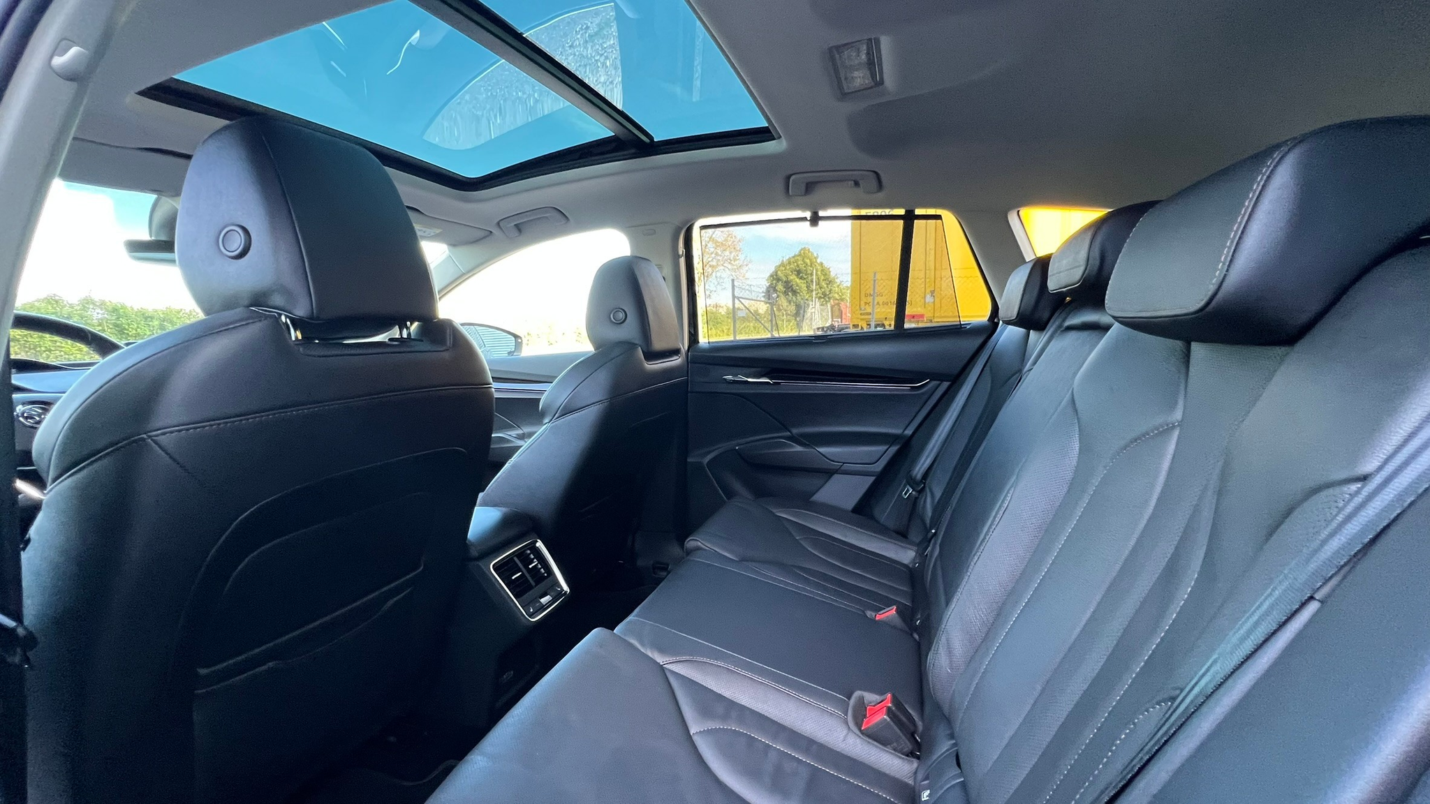 listing desktop thumbnail image 23