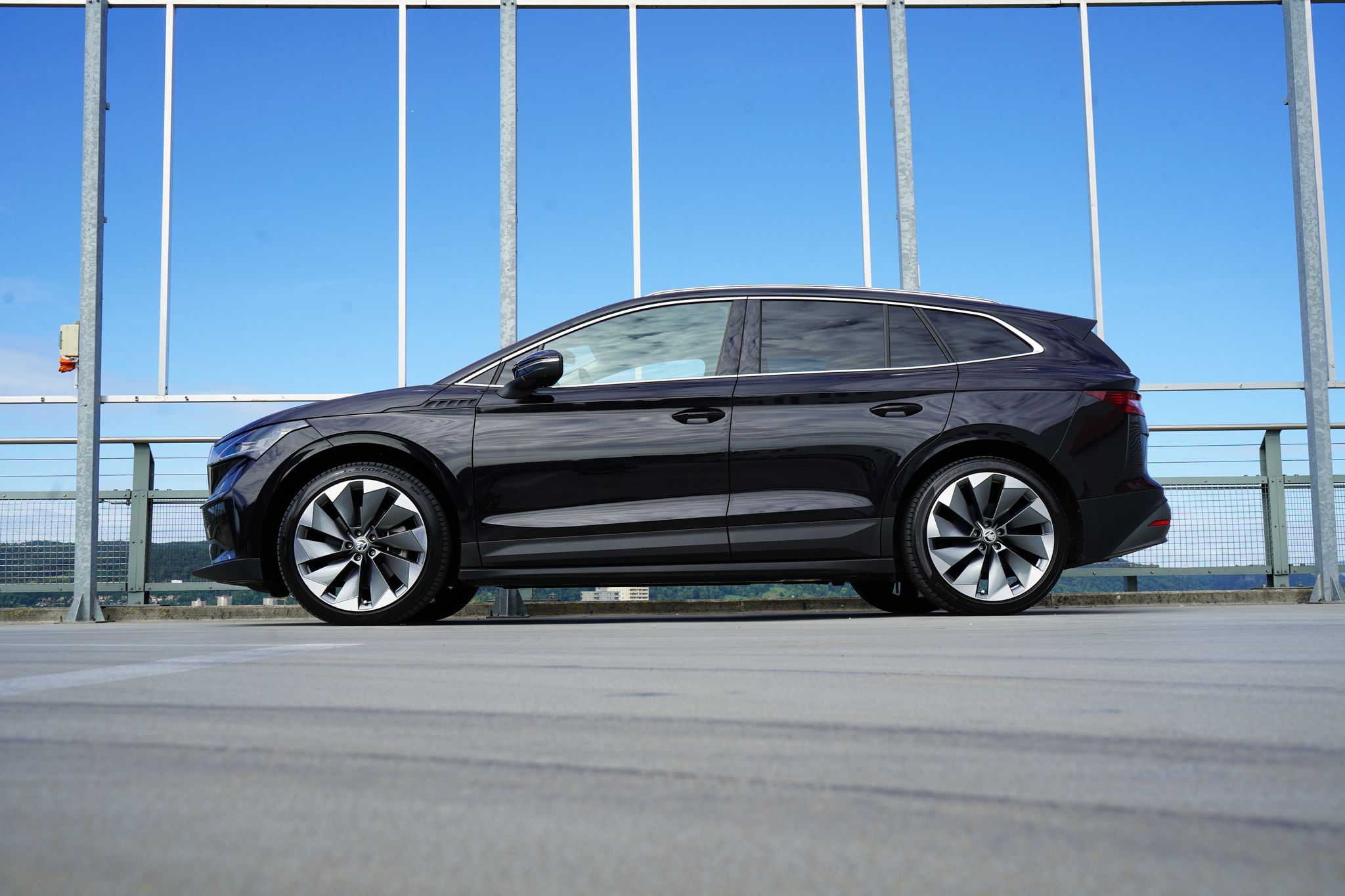 listing desktop thumbnail image 1