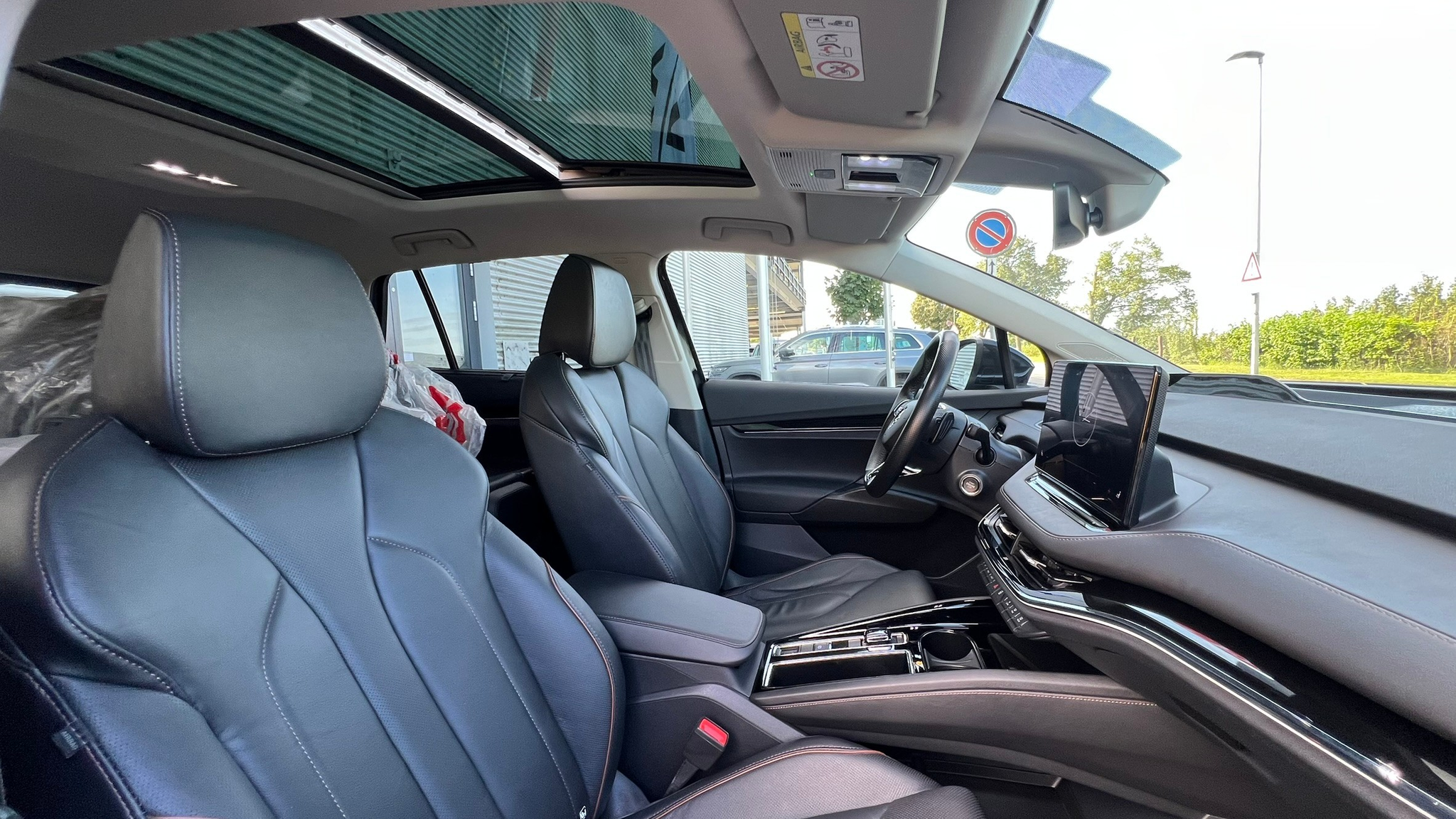 listing desktop thumbnail image 25