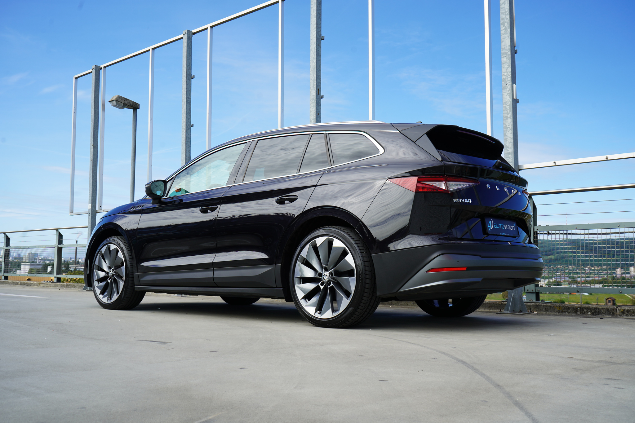 listing desktop thumbnail image 12