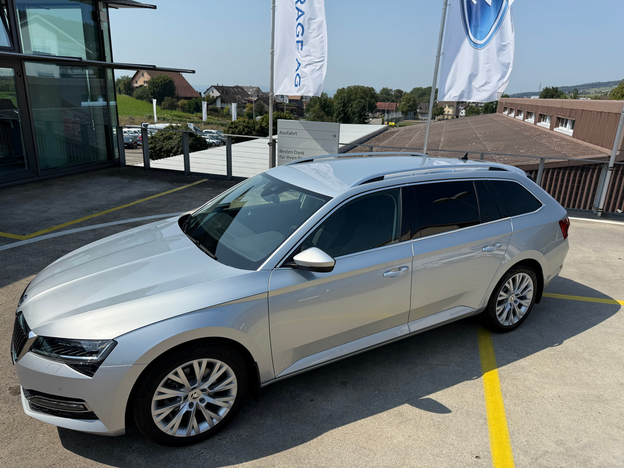 listing desktop thumbnail image 9