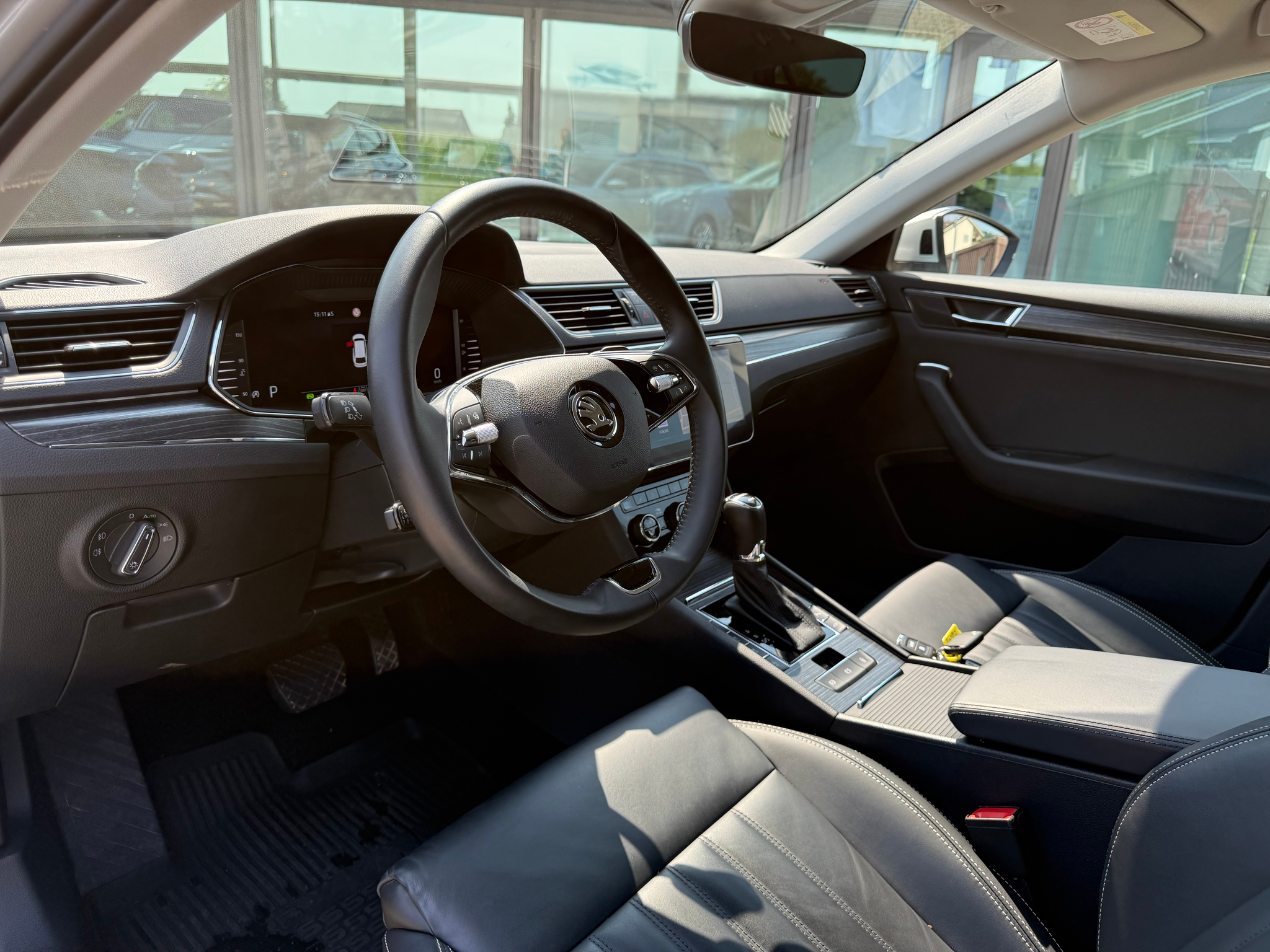 listing desktop thumbnail image 11