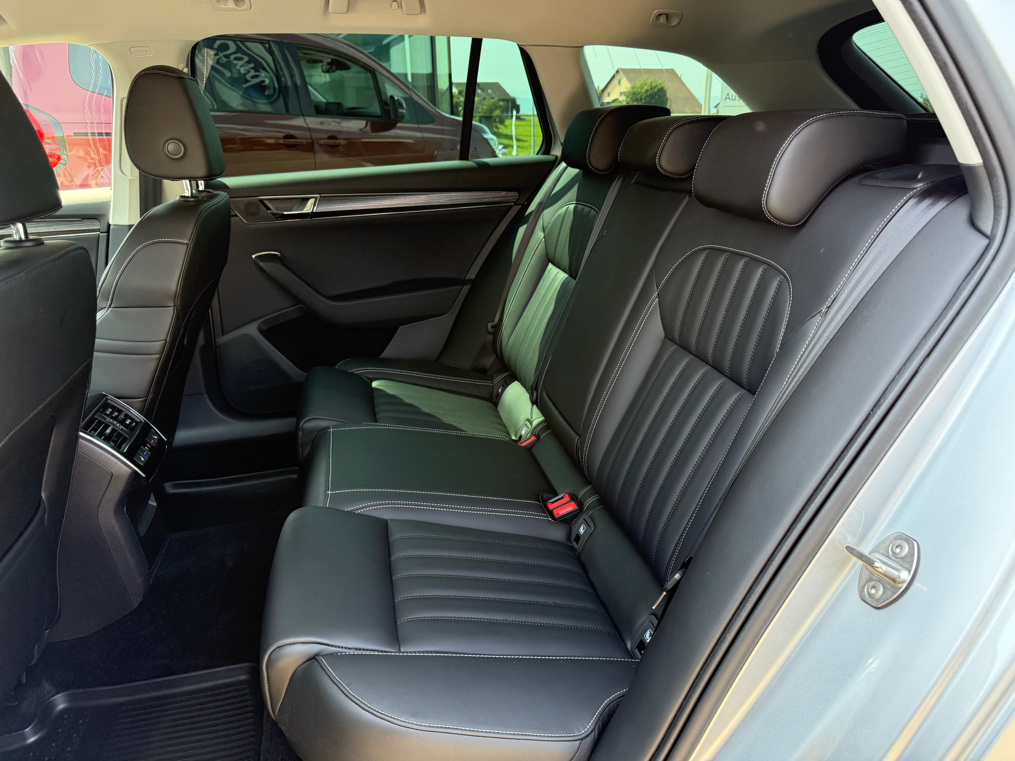 listing desktop thumbnail image 26