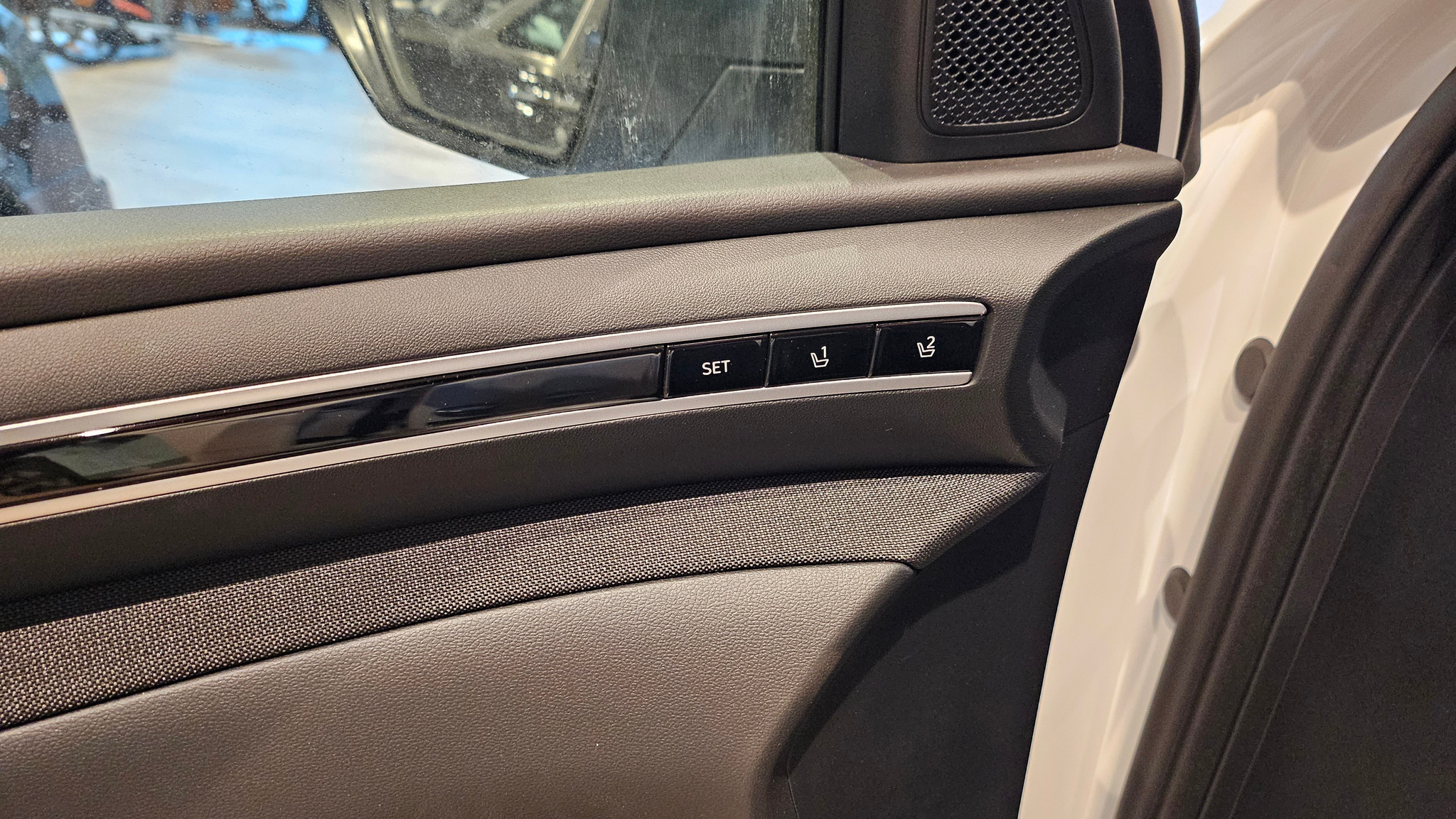 listing desktop thumbnail image 24