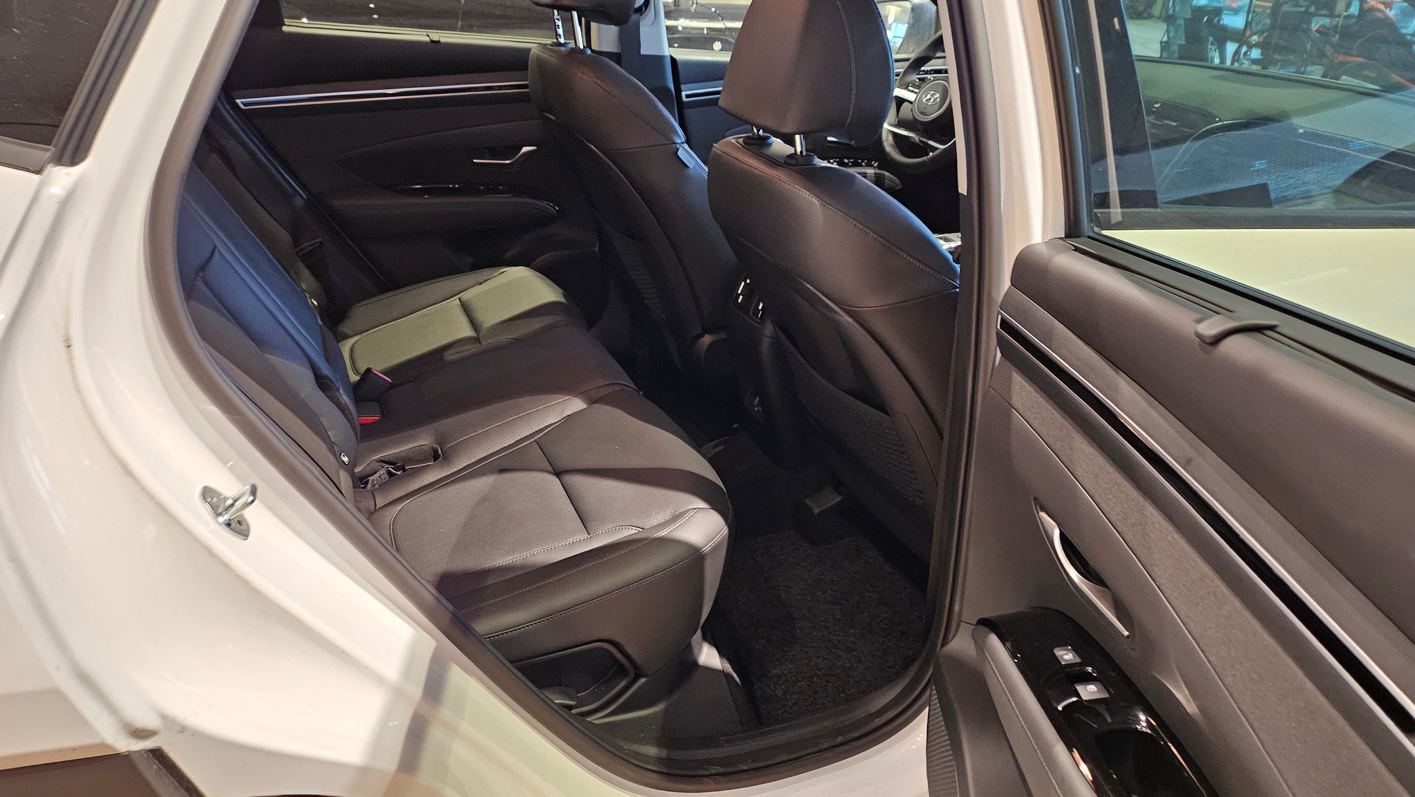 listing desktop thumbnail image 18