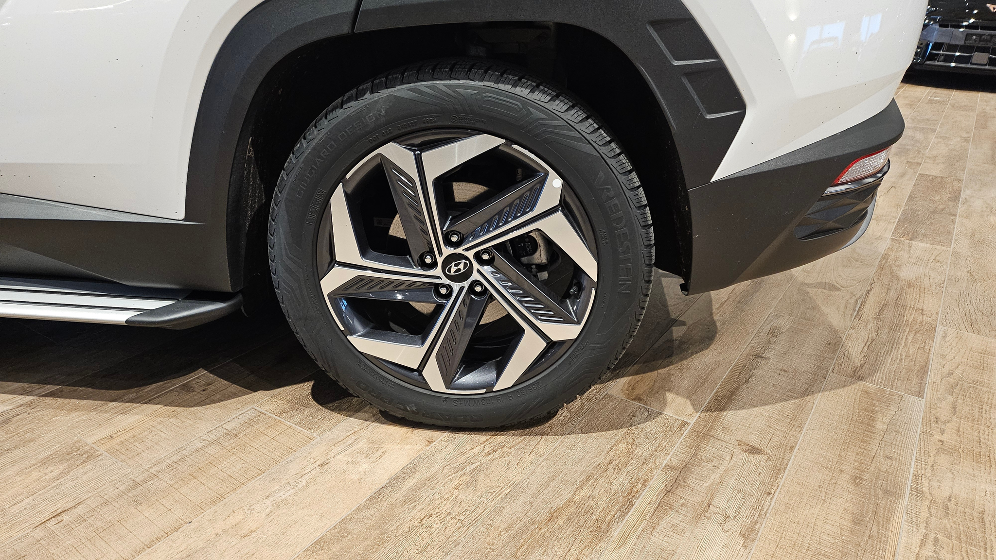 listing desktop thumbnail image 16