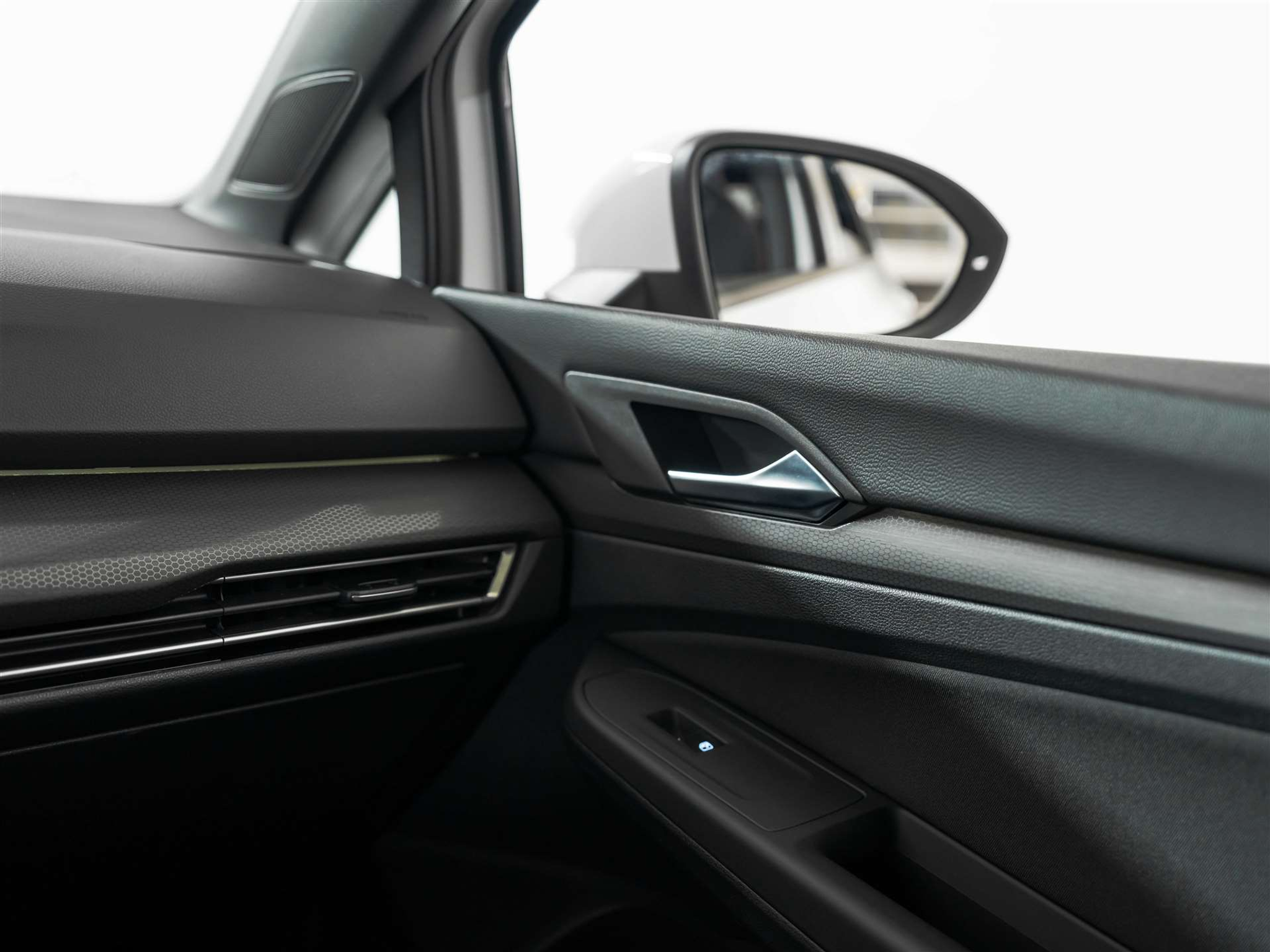 listing desktop thumbnail image 27