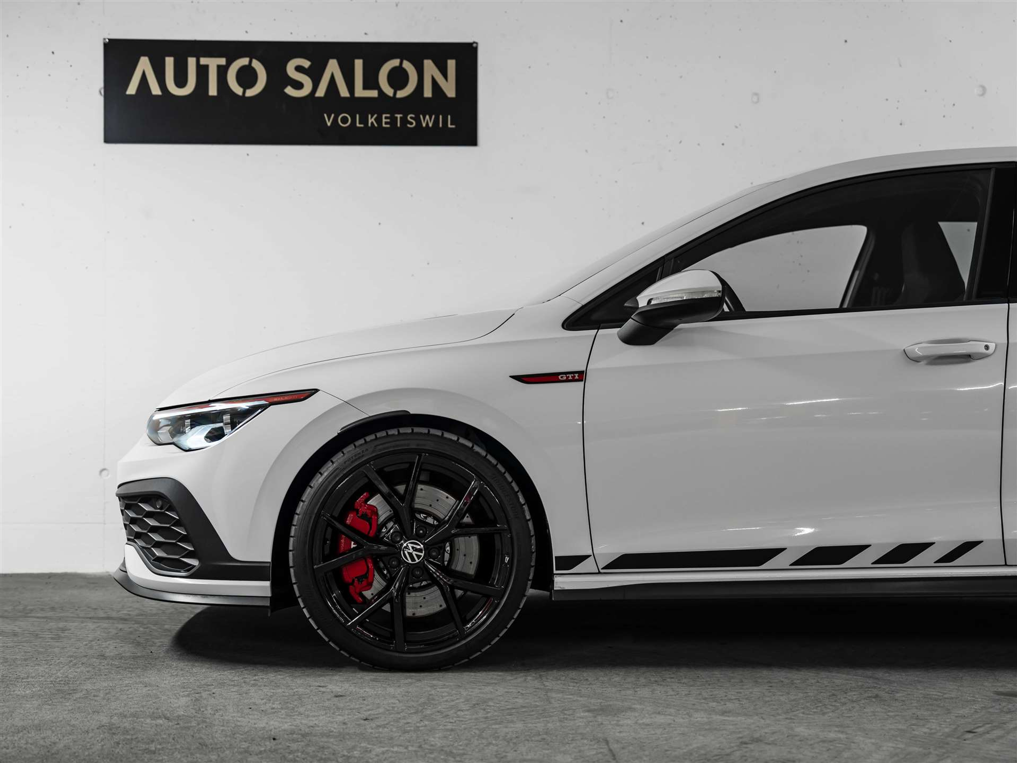 listing desktop thumbnail image 17