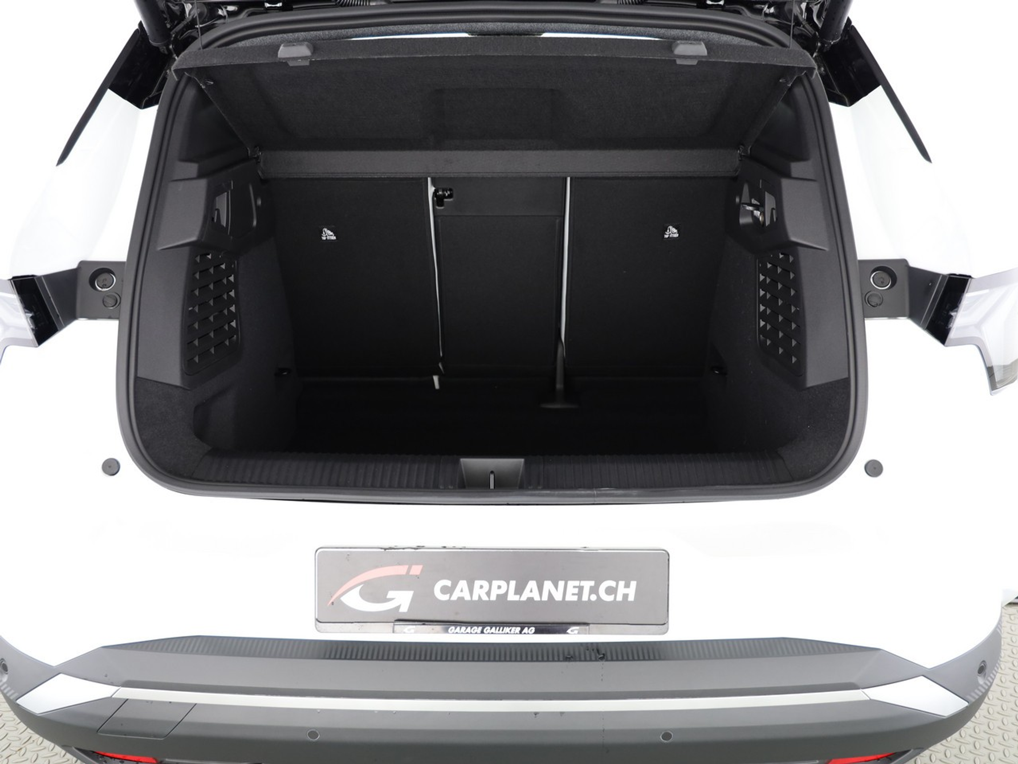 listing desktop thumbnail image 3