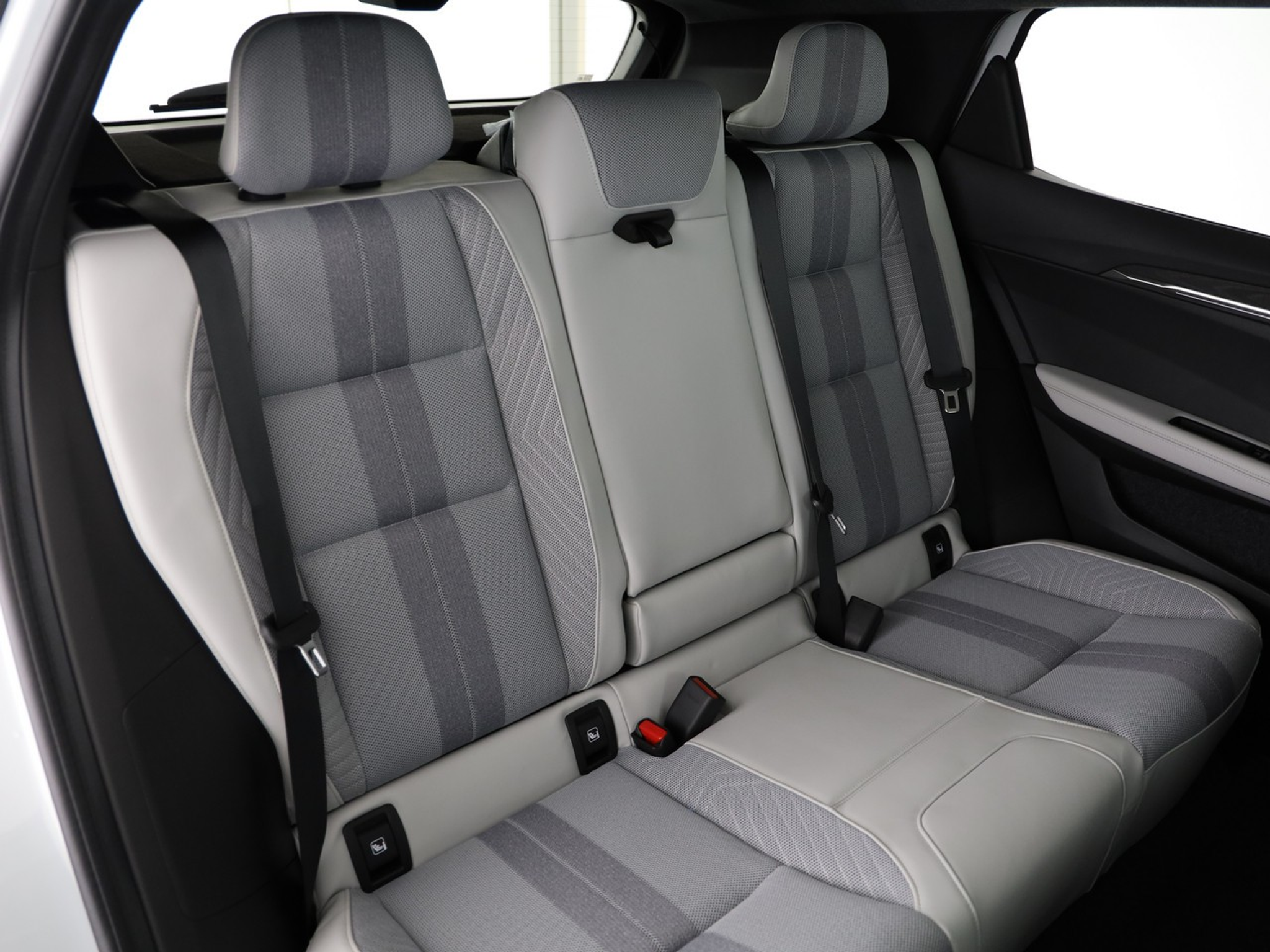 listing desktop thumbnail image 4