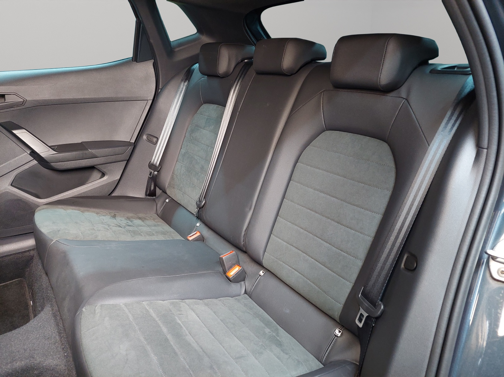 listing desktop thumbnail image 7