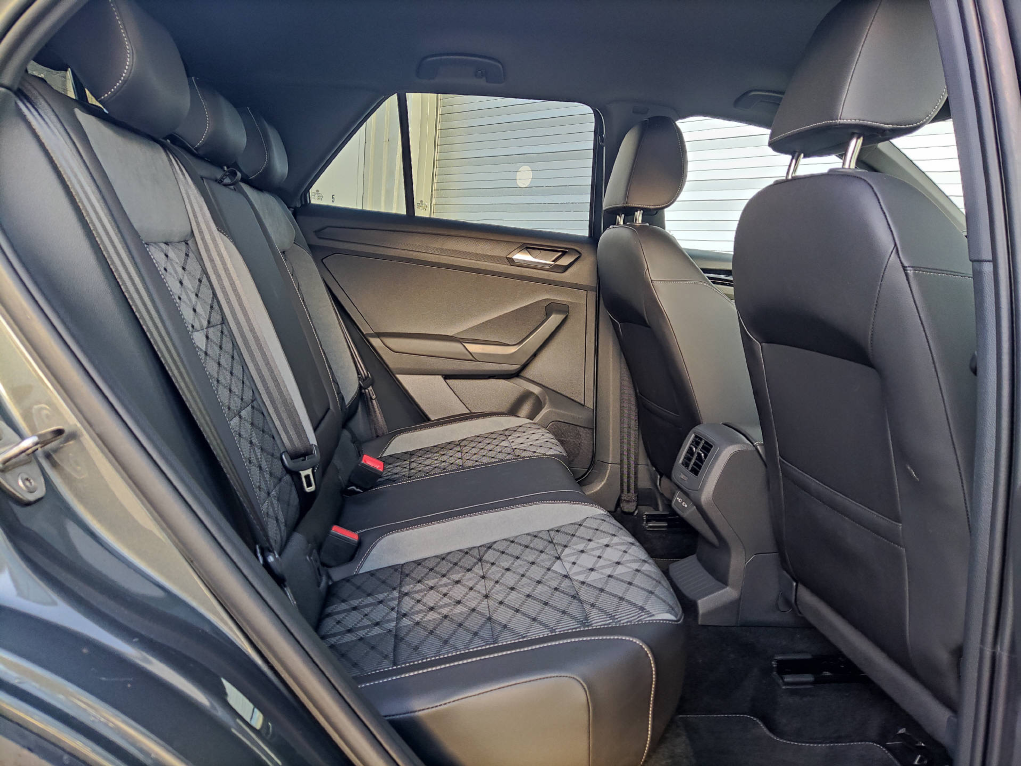 listing desktop thumbnail image 10