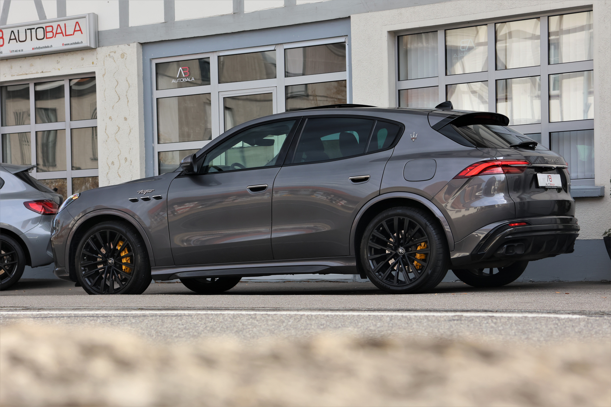 listing desktop thumbnail image 3