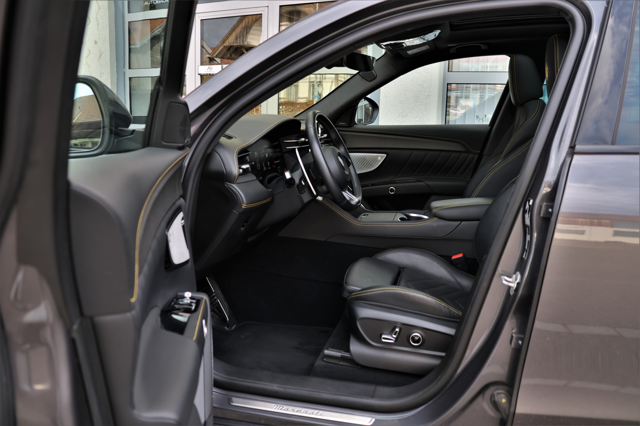 listing desktop thumbnail image 7